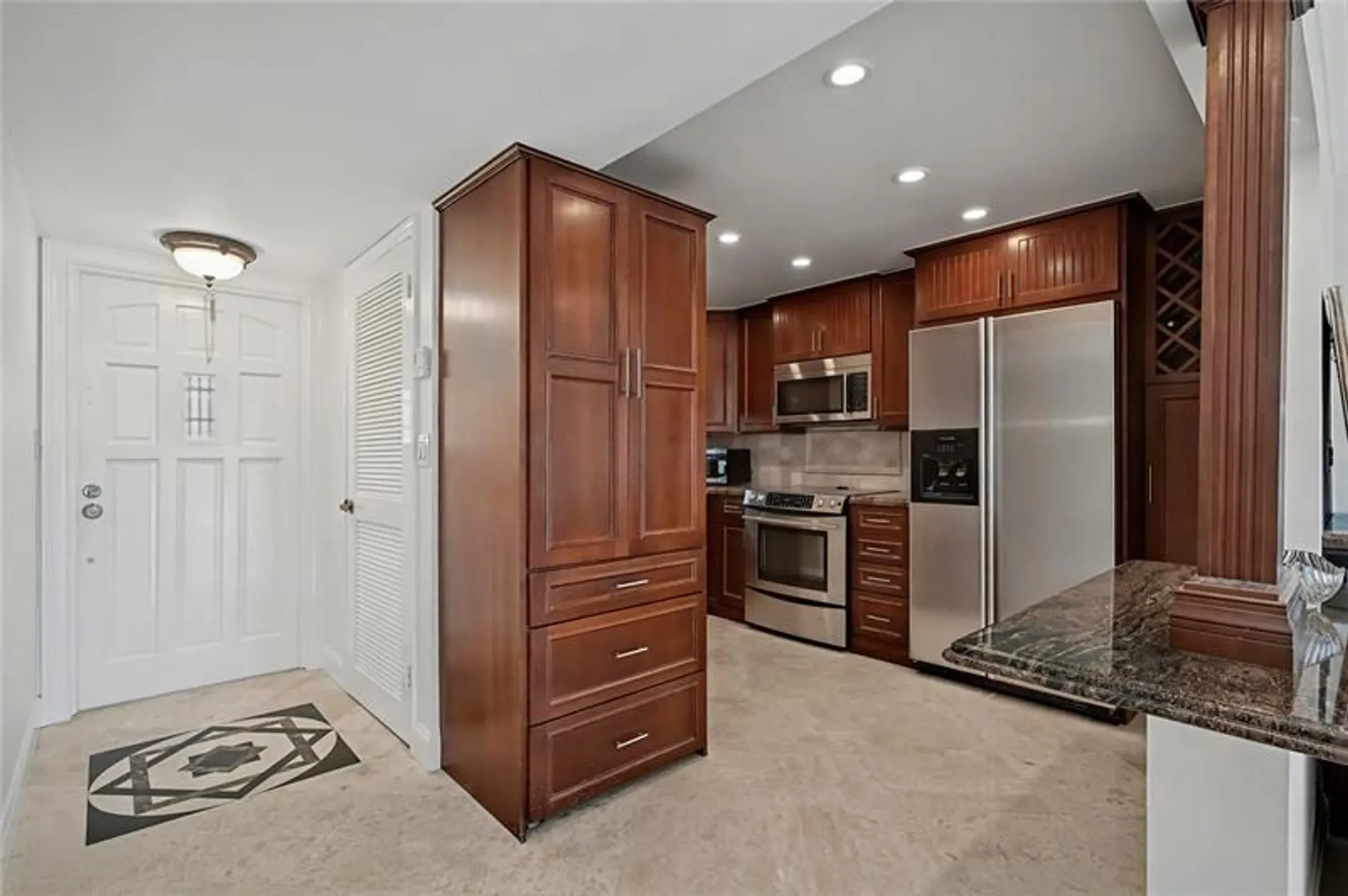 Property Slideshow image 11 of 56 | 9320 s hollybrook lake dr 103, Pembroke Pines, FL, 33025