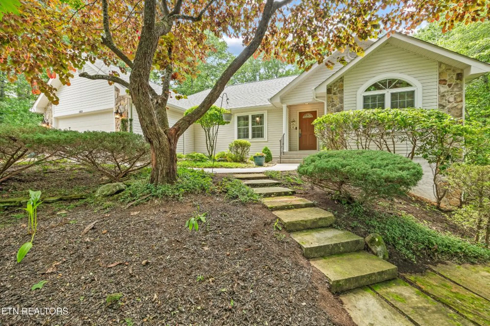 Property Slideshow image 1 of 38 | 152 stonewood dr, Crossville, TN, 38558