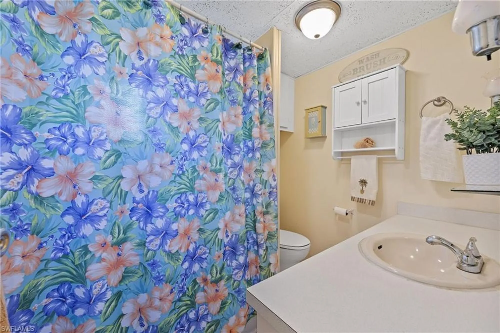 Property Slideshow image 10 of 40 | 16 san remo cir, Naples, FL, 34112