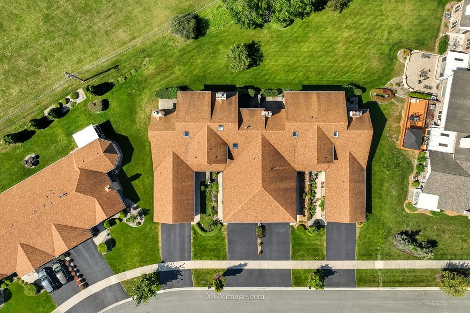 Property Slideshow image 24 of 25 | 18434 lakeview cir, Tinley Park, IL, 60477