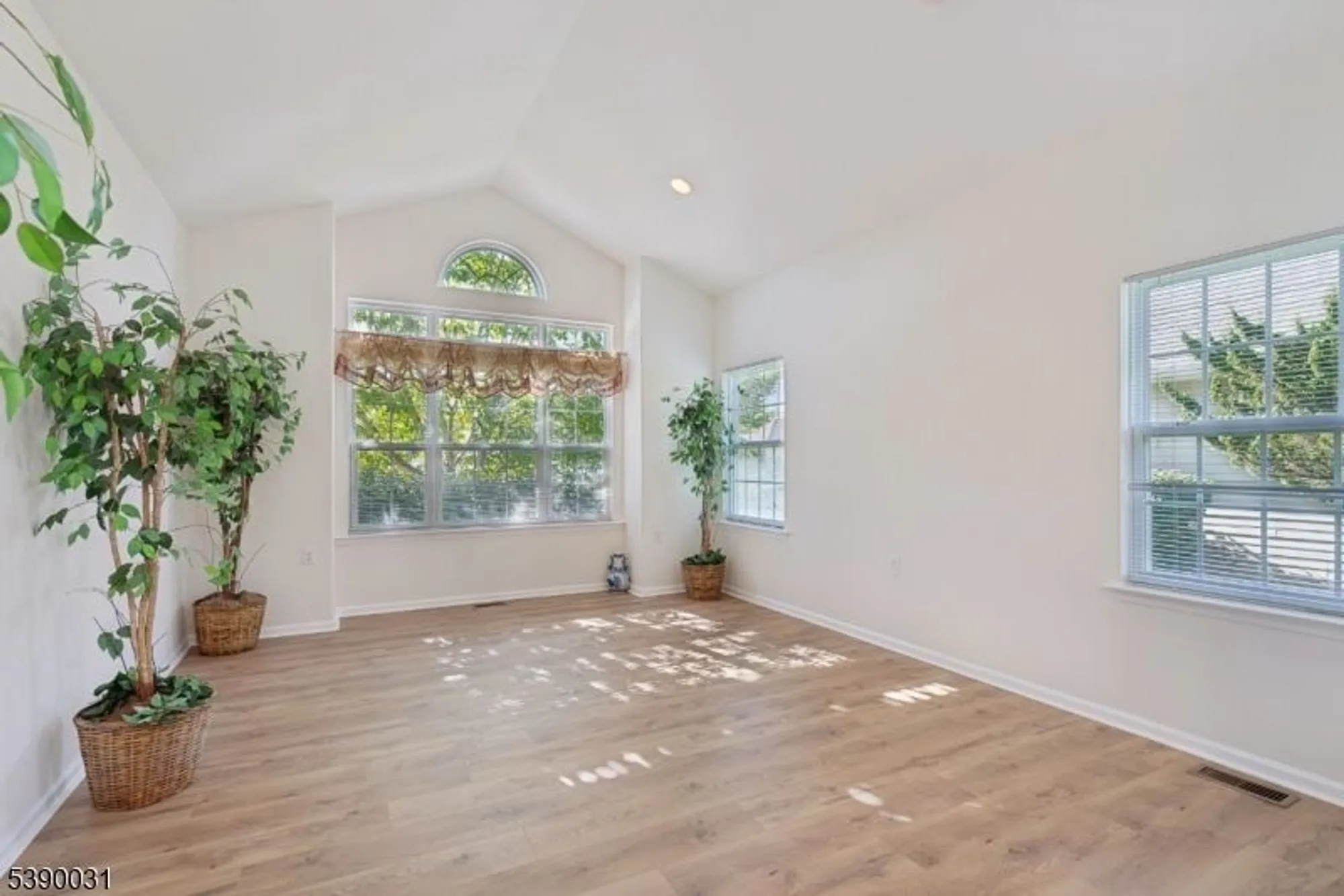 Property Slideshow image 10 of 42 | 29 medici dr, Somerset, NJ, 08873