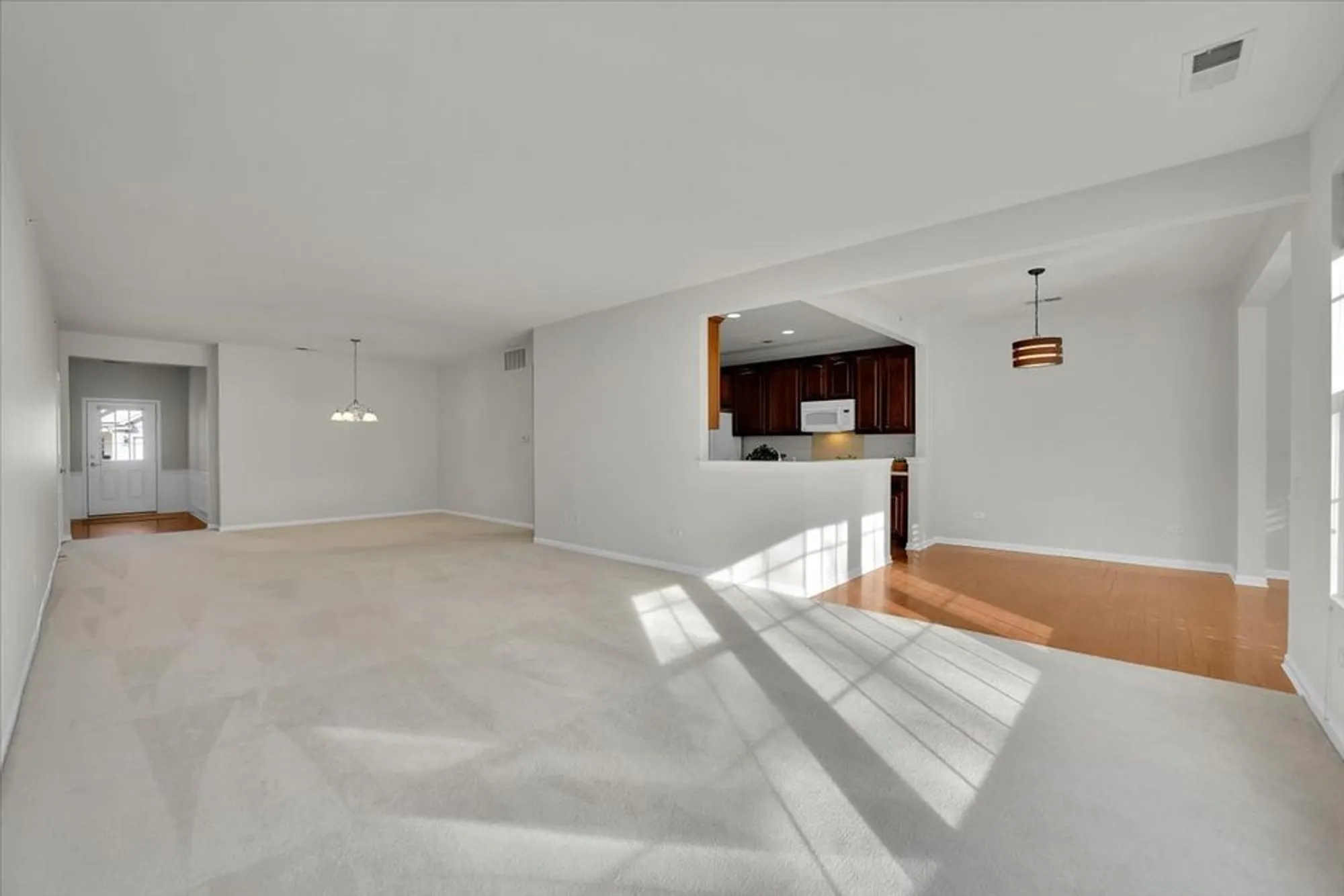 Property Slideshow image 9 of 32 | 14525 tawny ln, Huntley, IL, 60142