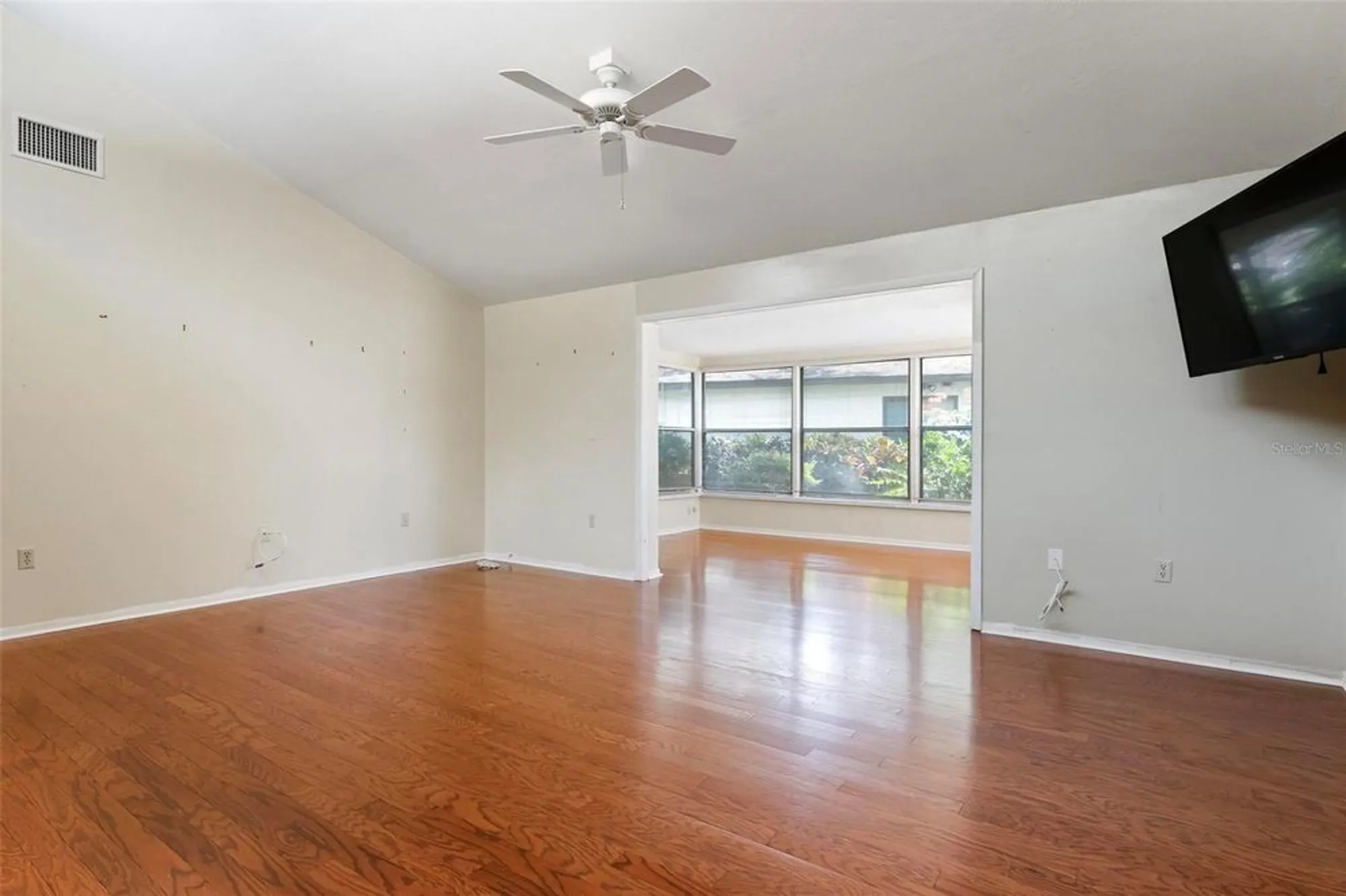 Property Slideshow image 6 of 25 | 2227 circlewood dr # 52, Sarasota, FL, 34231