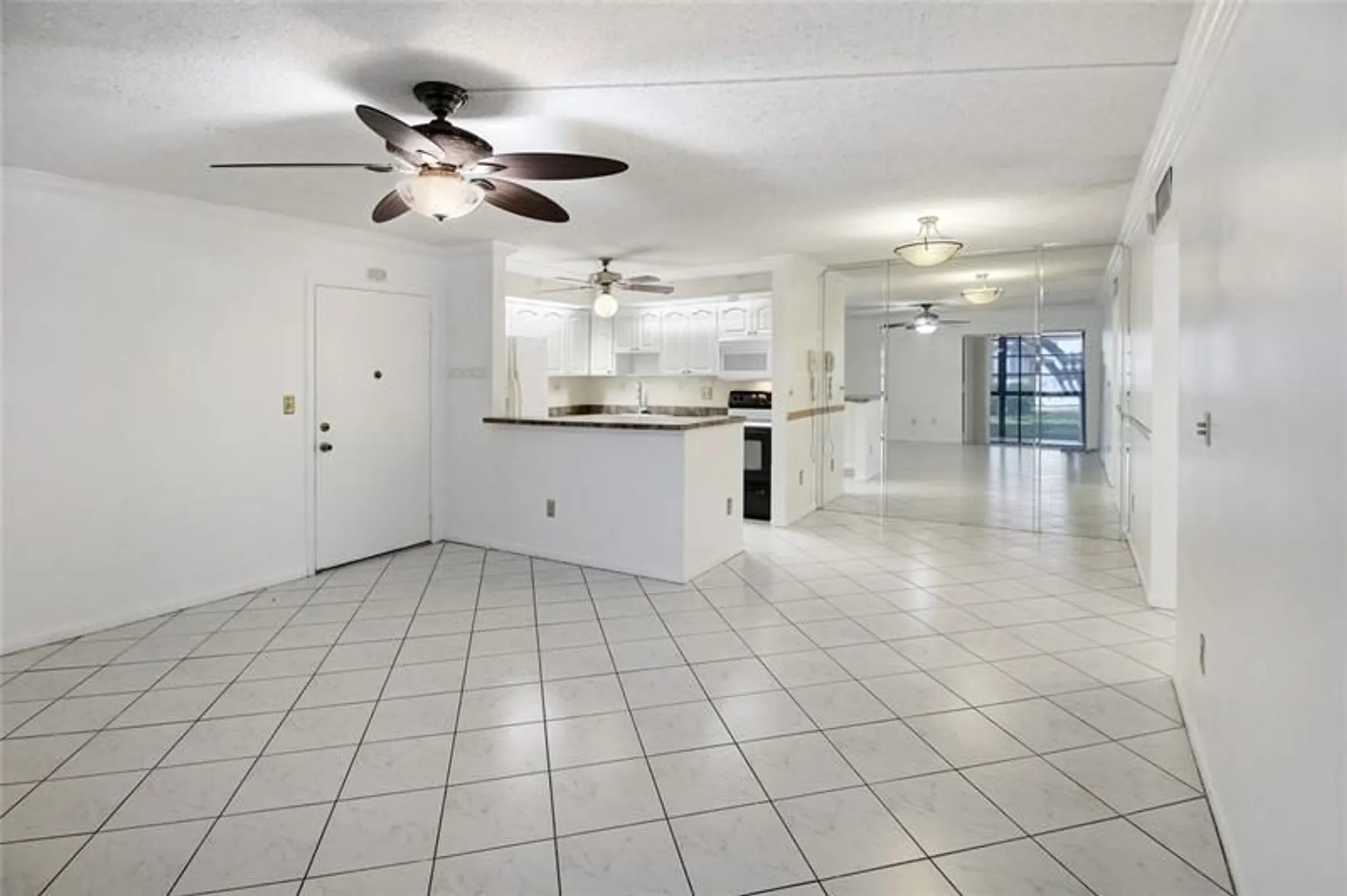 Property Slideshow image 5 of 19 | 9926 s belfort cir # 106, Tamarac, FL, 33321