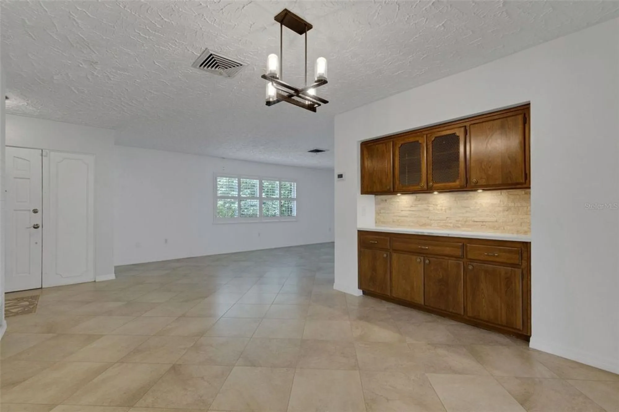 Property Slideshow image 16 of 33 | 5217 canterbury dr, Sarasota, FL, 34243