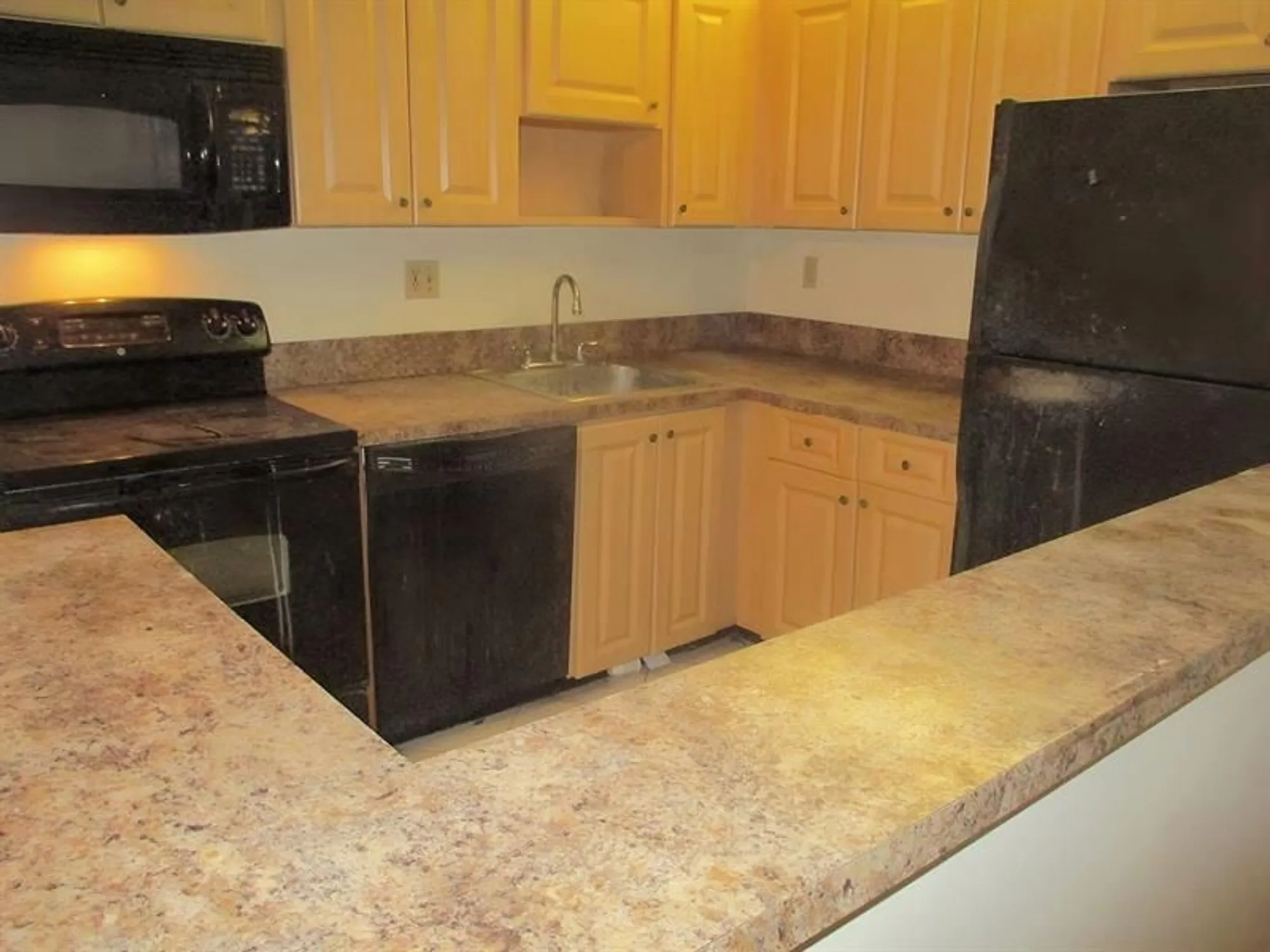 Property Slideshow image 8 of 18 | 10909 w clairmont cir 103, Tamarac, FL, 33321