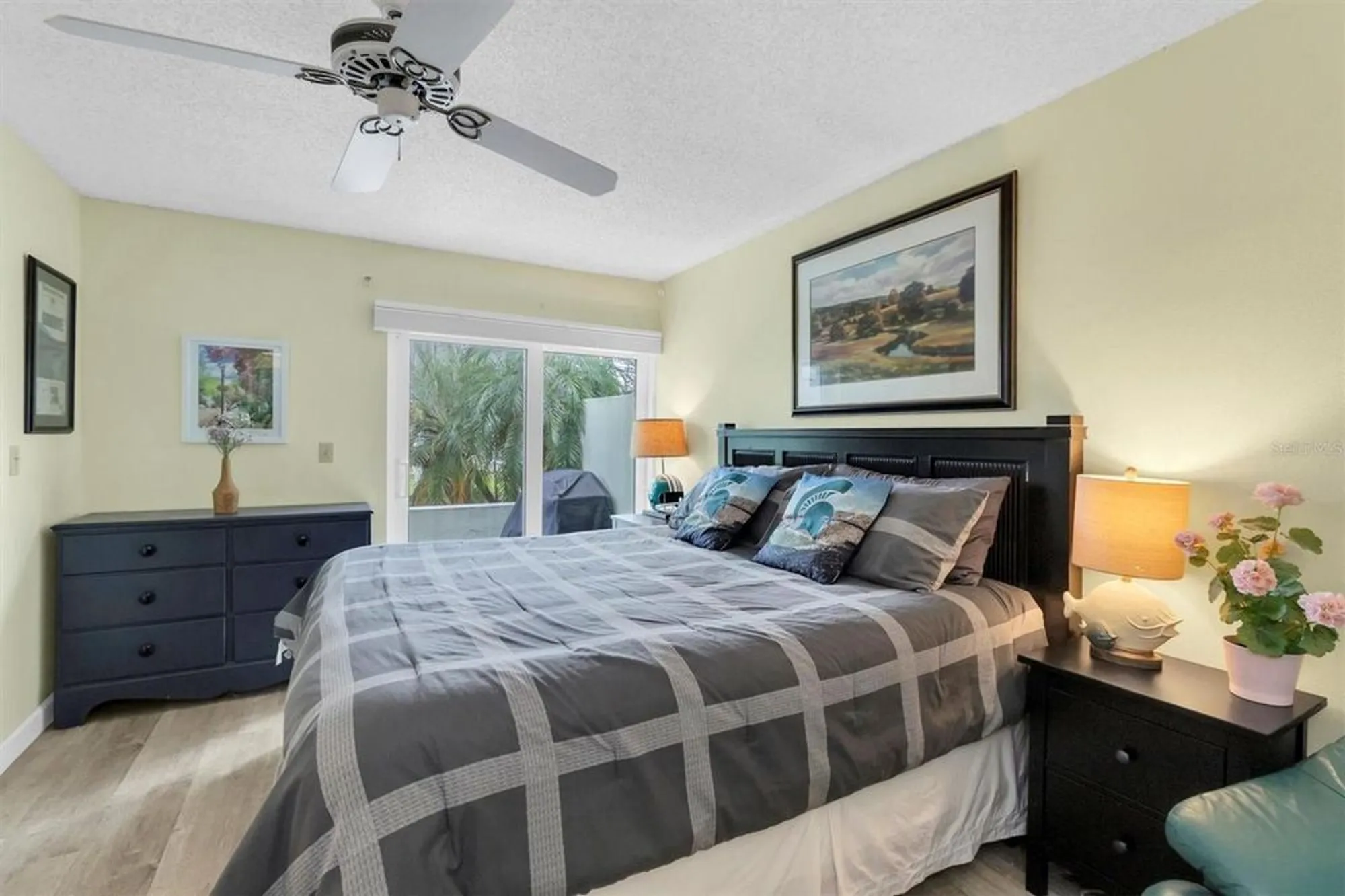 Property Slideshow image 12 of 40 | 2828 sherbrooke ln c, Palm Harbor, FL, 34684