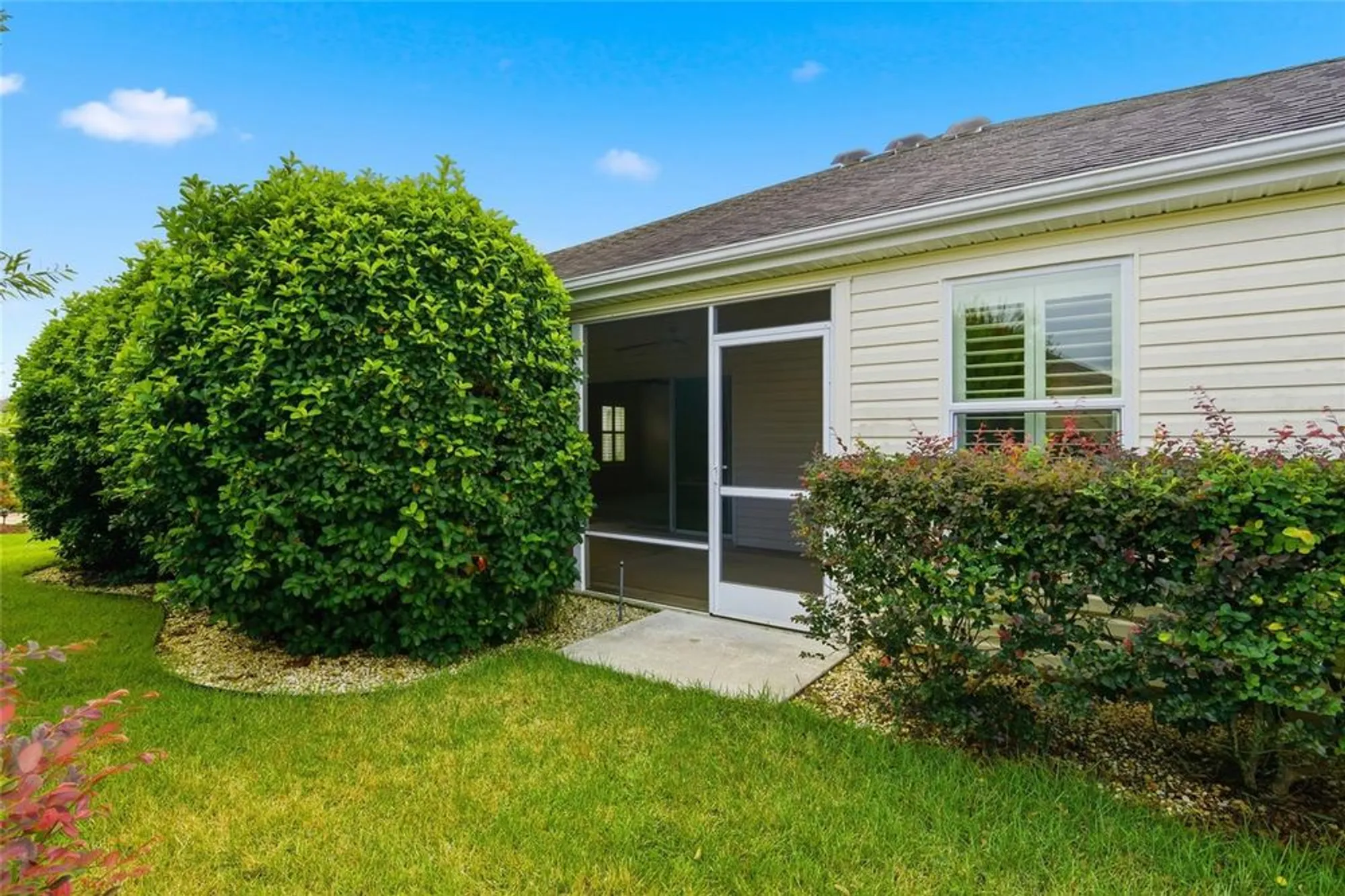 Property Slideshow image 25 of 38 | 1923 useppa oaks ln, The Villages, FL, 32163