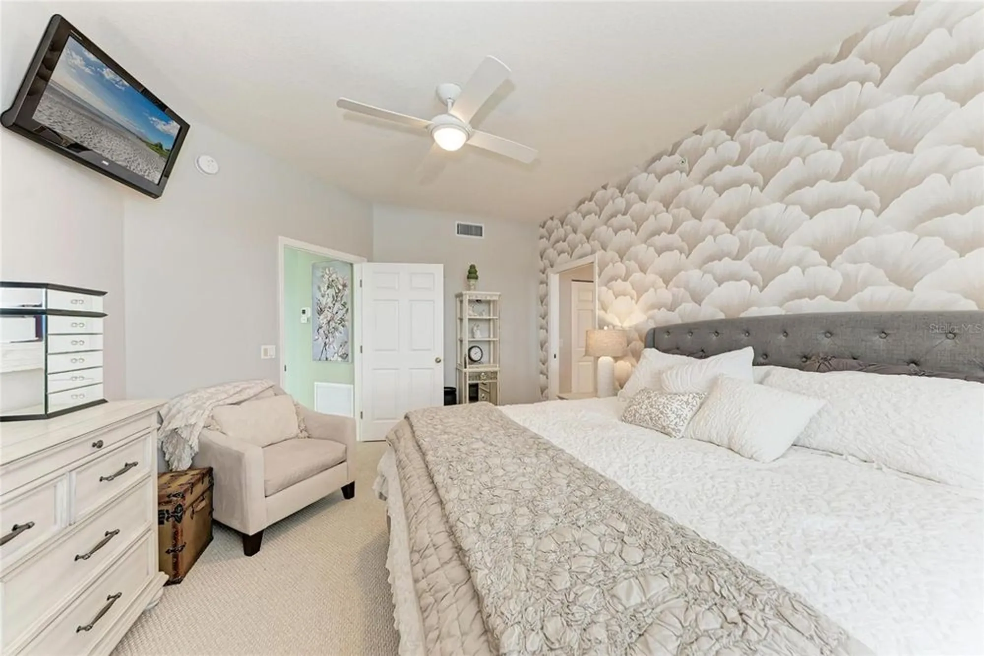 Property Slideshow image 22 of 43 | 119 woodbridge dr 103, Venice, FL, 34293