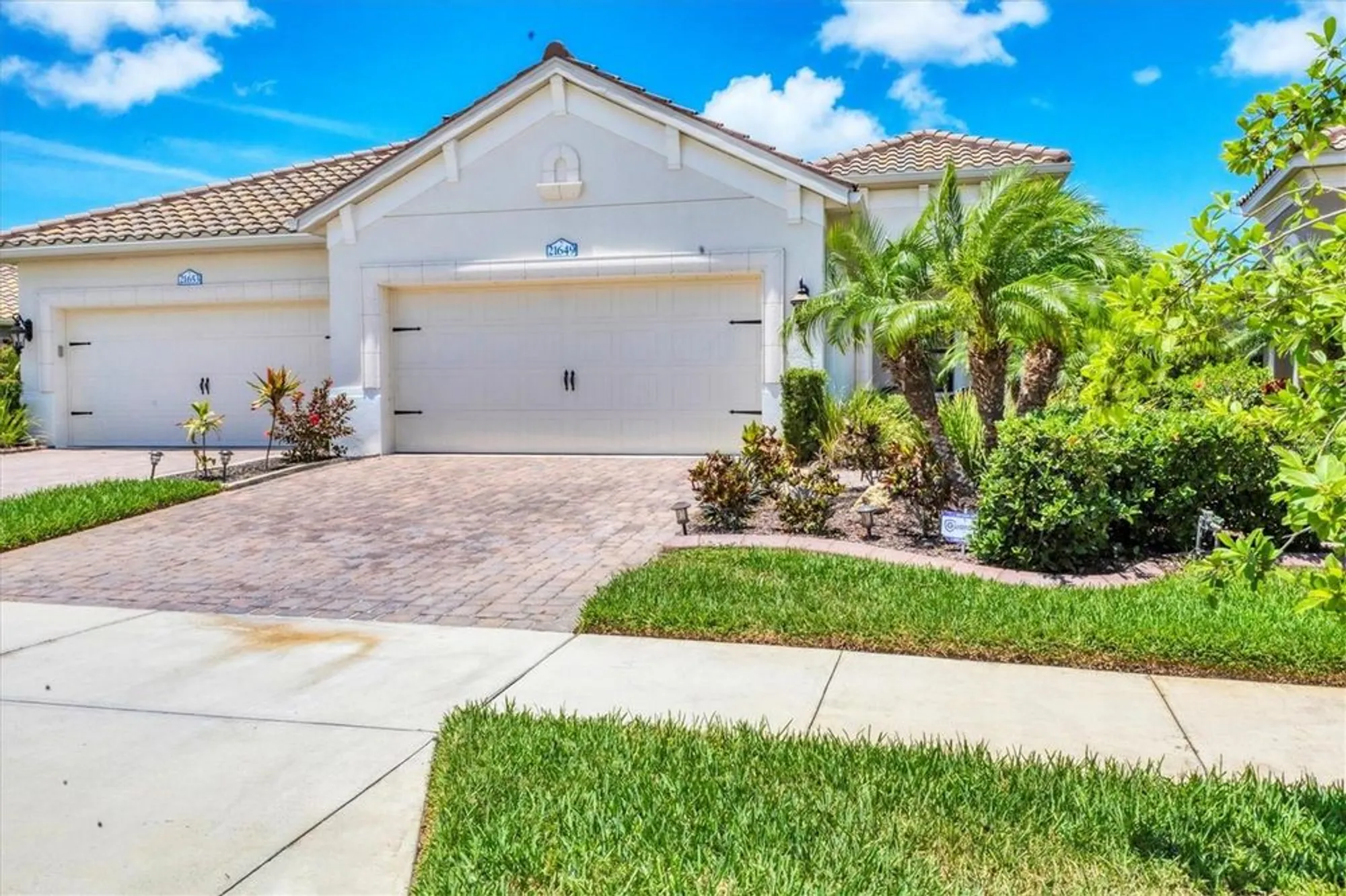 Property Slideshow image 5 of 55 | 21649 avon park ct, Venice, FL, 34293