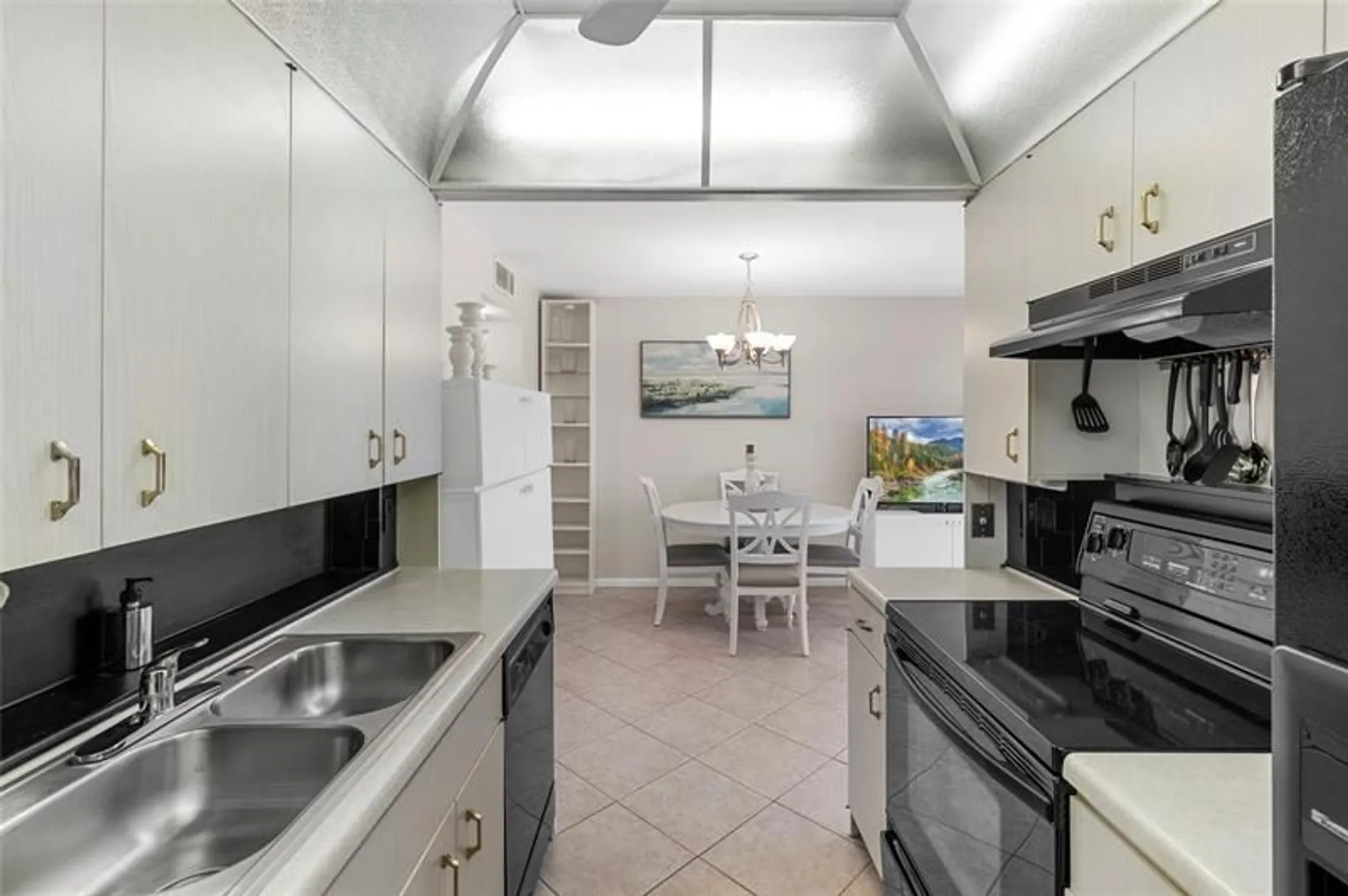 Property Slideshow image 11 of 49 | 3028 cambridge b # 3028, Deerfield Beach, FL, 33442