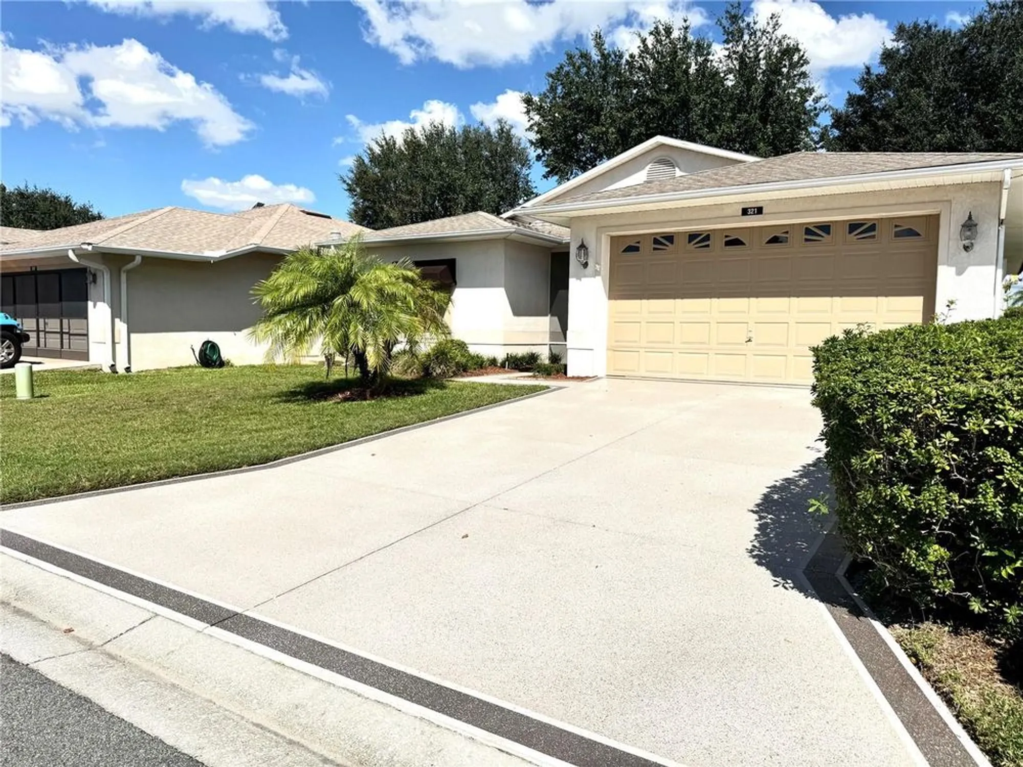 Property Slideshow image 2 of 54 | 321 ranchwood dr, Leesburg, FL, 34748