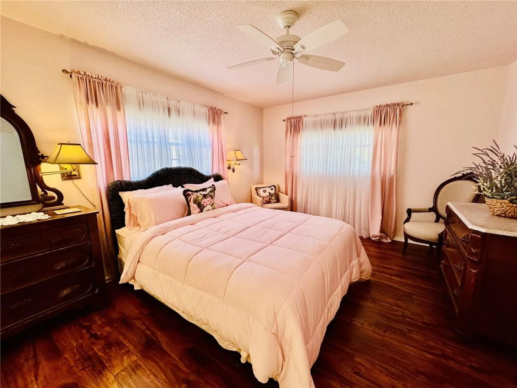 Property Slideshow image 14 of 20 | 857 cambridge ct, Dunedin, FL, 34698