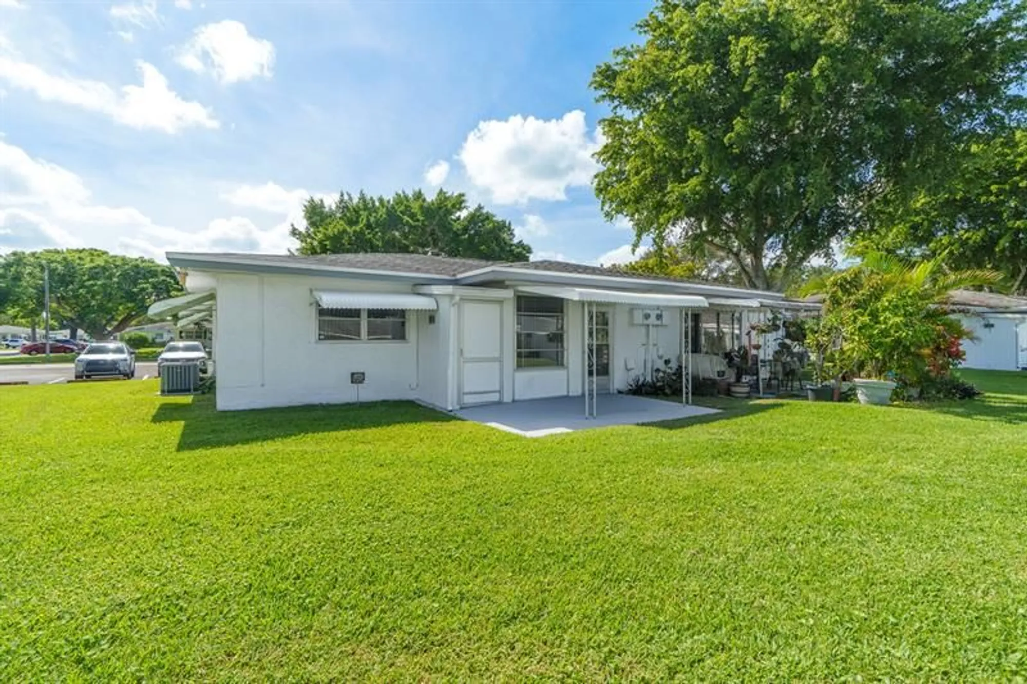 Property Slideshow image 4 of 50 | 8611 nw 11th st # b-161, Plantation, FL, 33322