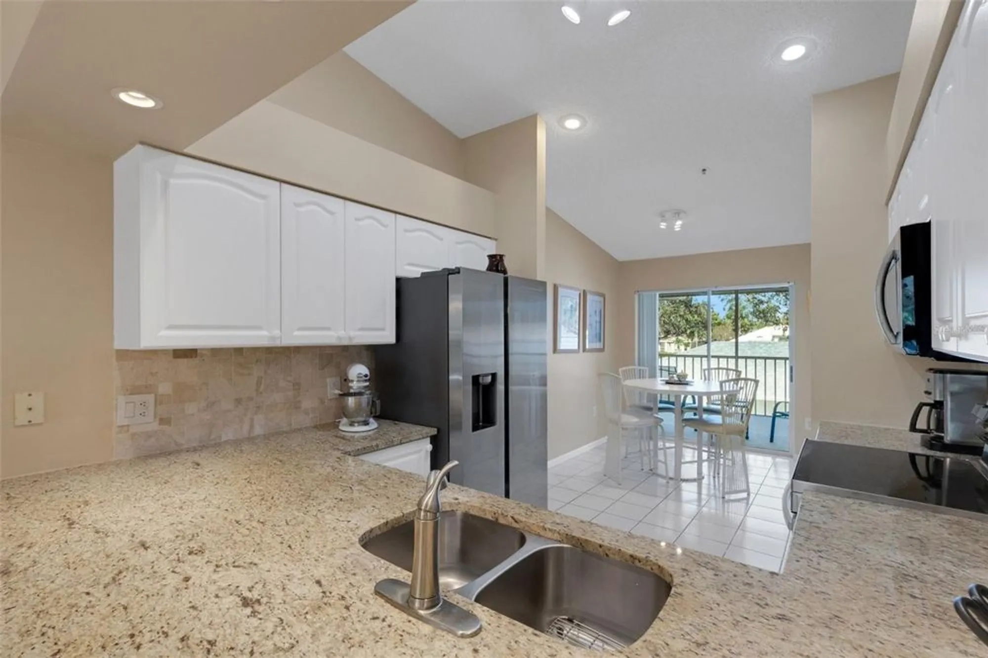 Property Slideshow image 11 of 58 | 6908 drewrys blf 712, Bradenton, FL, 34203