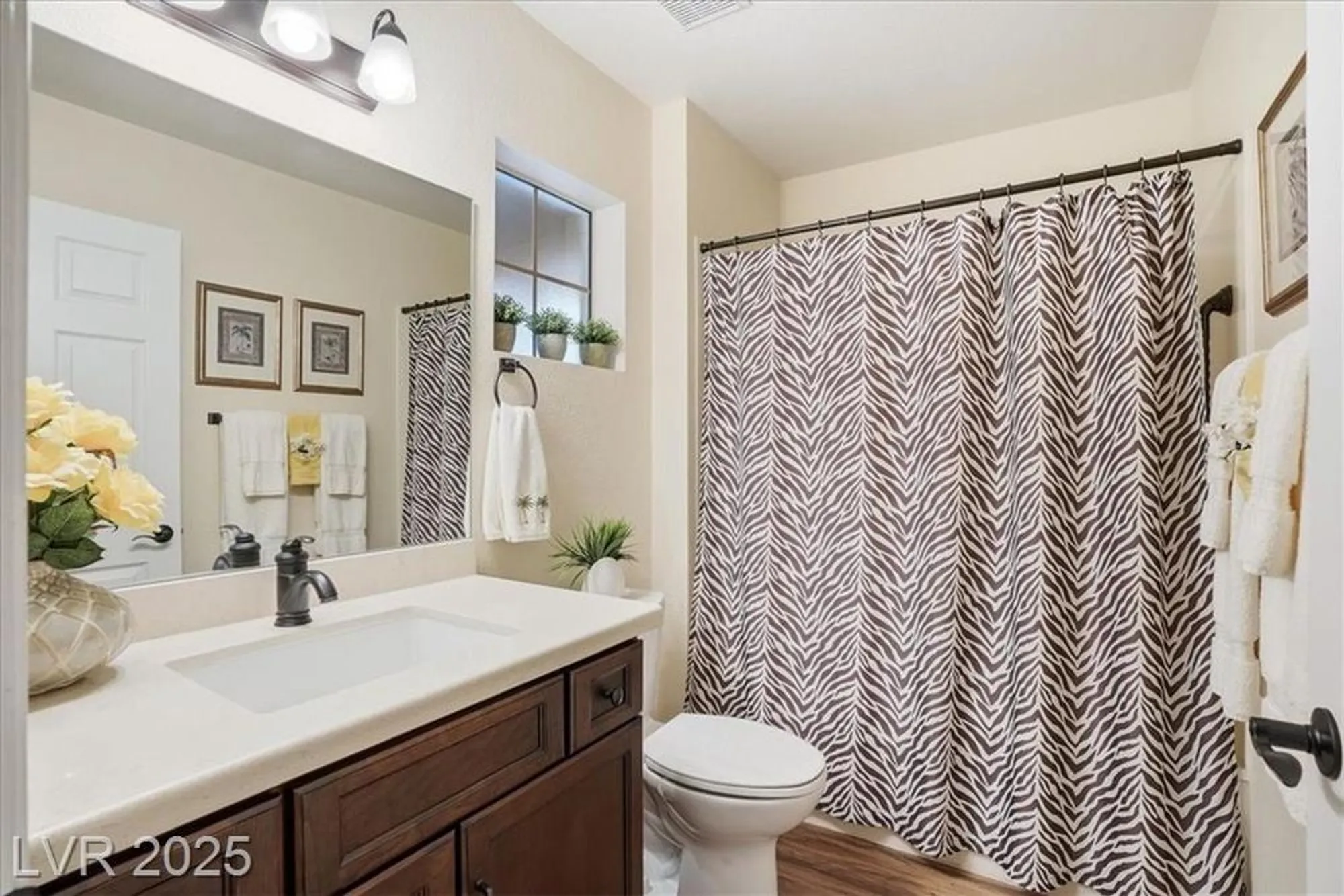 Property Slideshow image 23 of 52 | 2904 castle bar dr, Las Vegas, NV, 89134