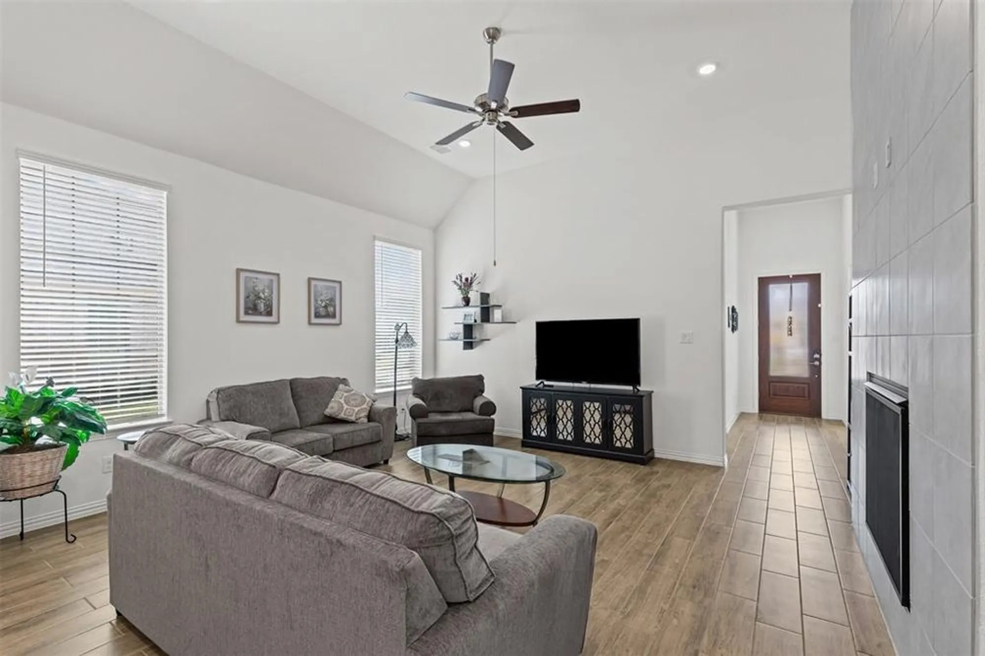 Property Slideshow image 8 of 30 | 4747 kings garden pkwy, Arlington, TX, 76005