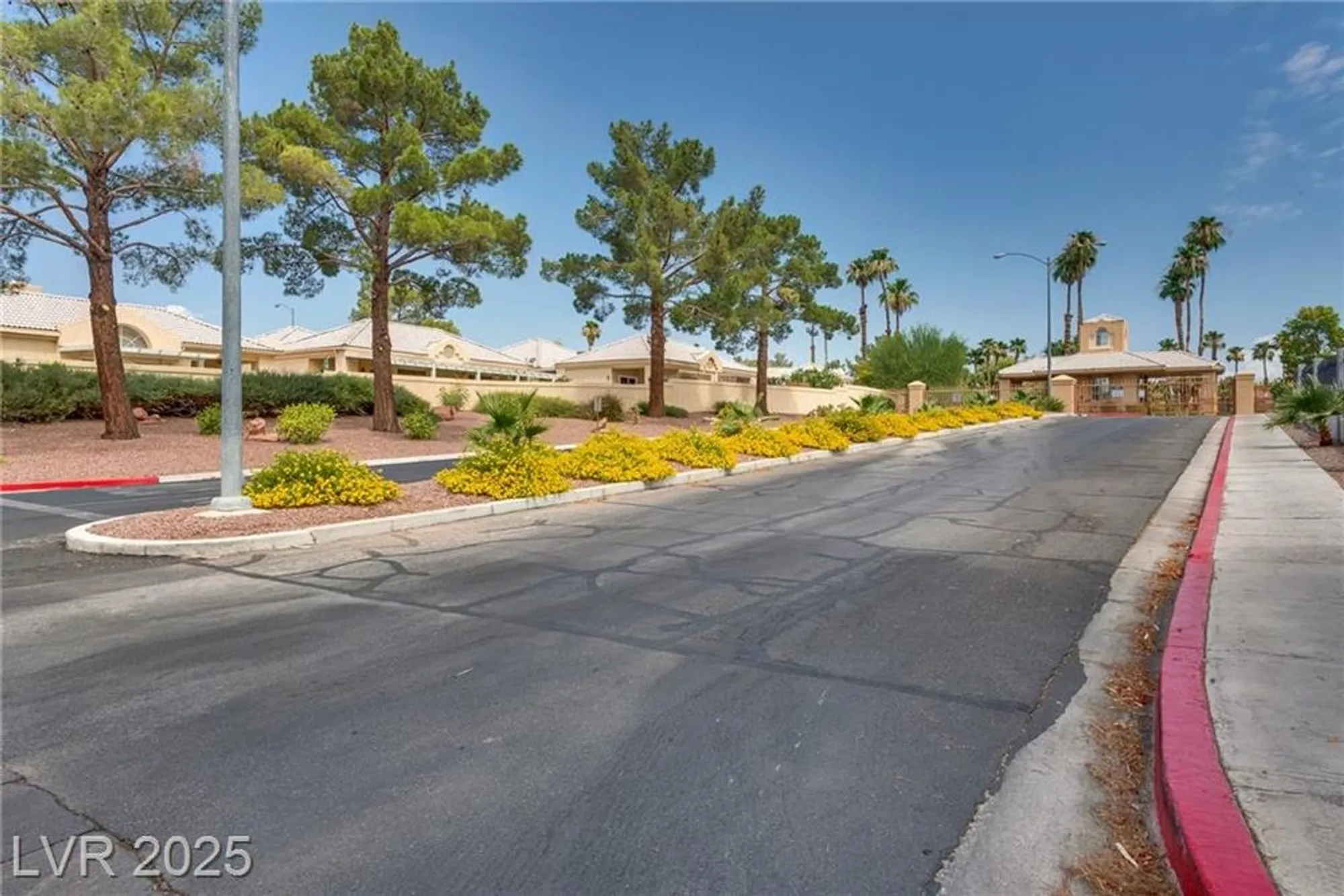 Property Slideshow image 4 of 29 | 421 wonderstone dr, Las Vegas, NV, 89107