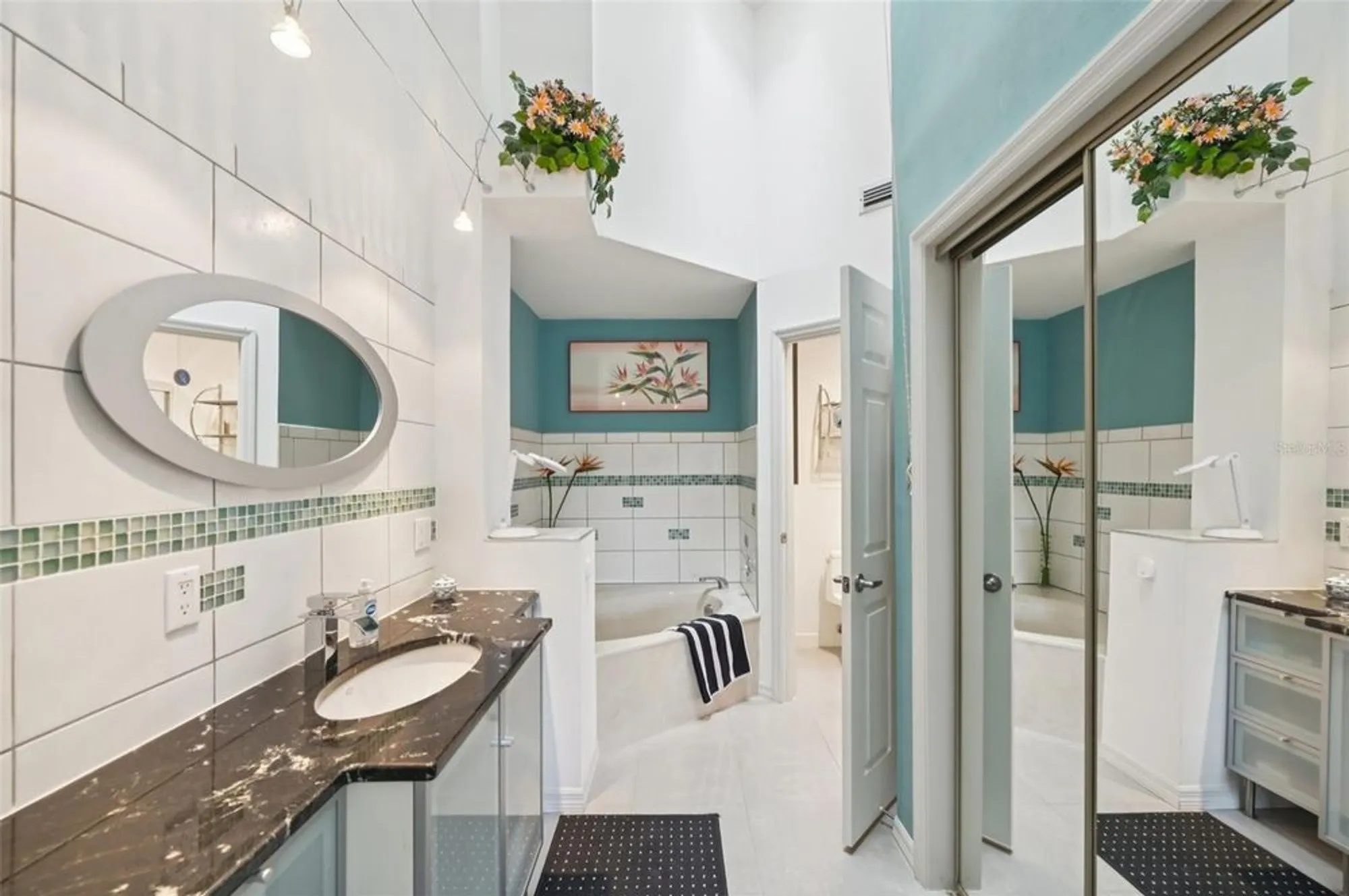 Property Slideshow image 27 of 42 | 5588 golf pointe dr # 1, Sarasota, FL, 34243