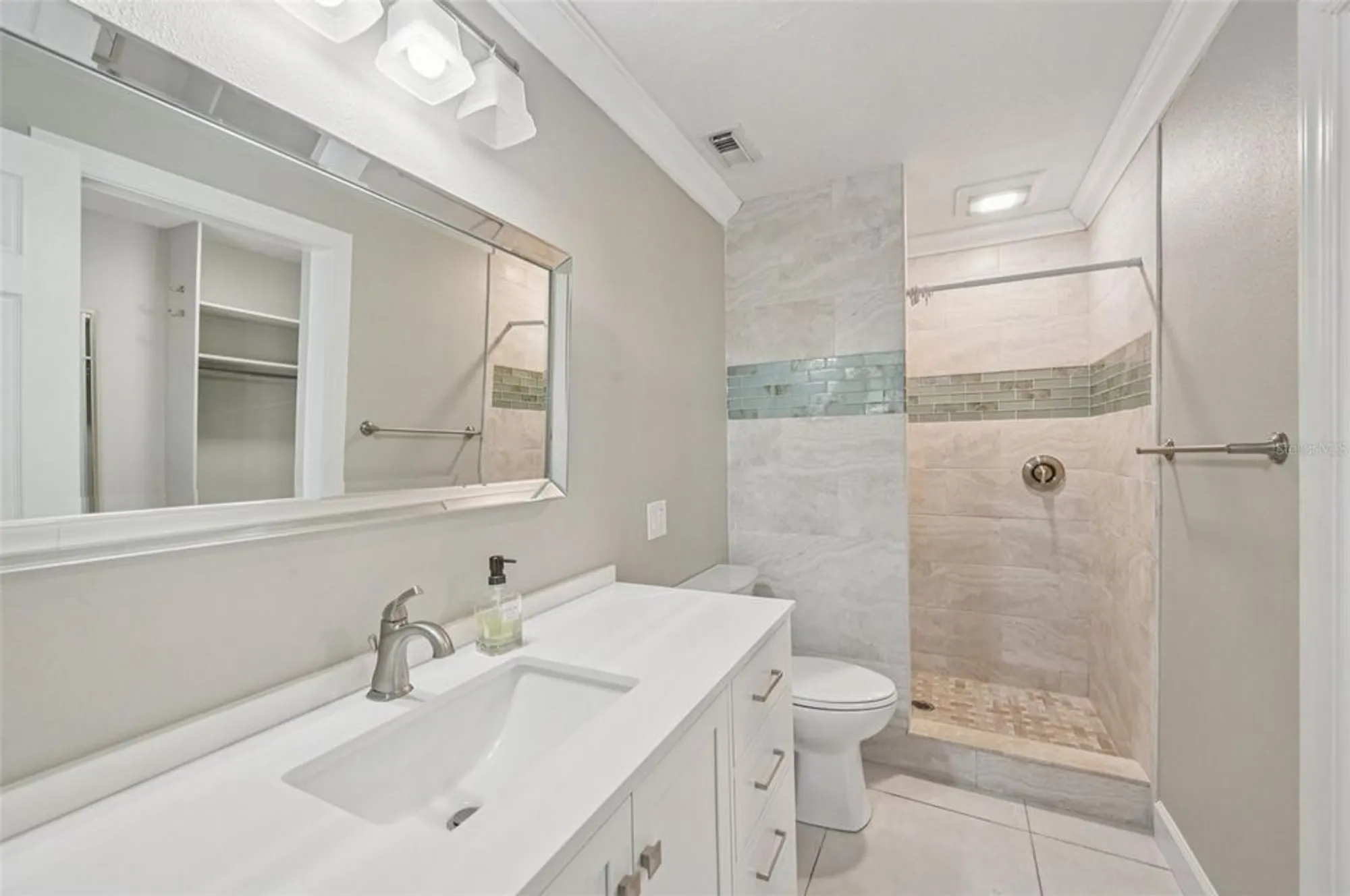 Property Slideshow image 13 of 35 | 113 whispering sands dr v-47, Sarasota, FL, 34242