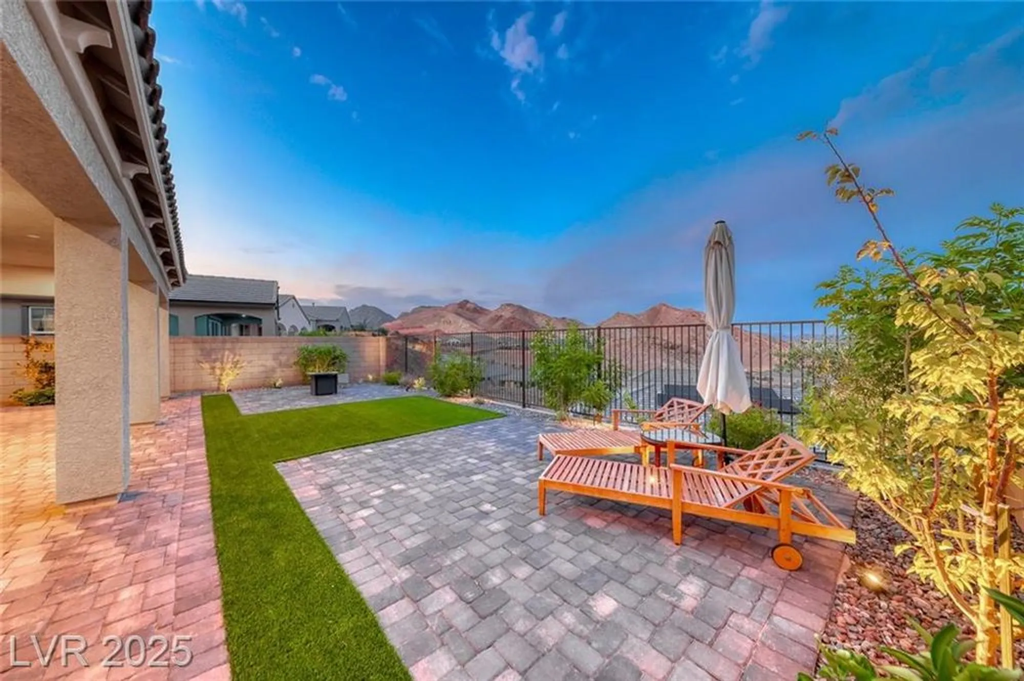 Property Slideshow image 41 of 78 | 32 tatahatso point st, Henderson, NV, 89011
