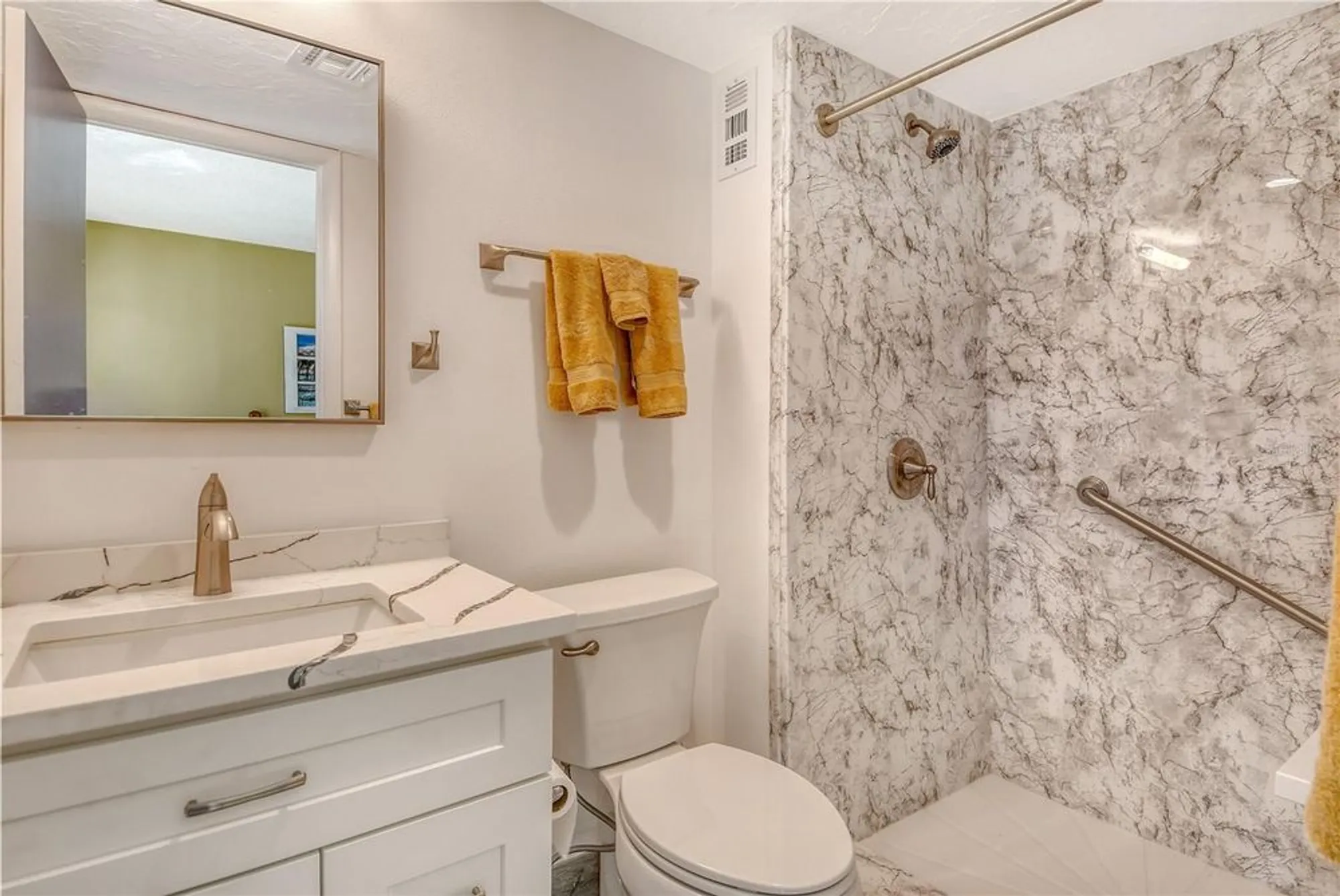 Property Slideshow image 26 of 62 | 1250 n portofino dr apt 208, Sarasota, FL, 34242