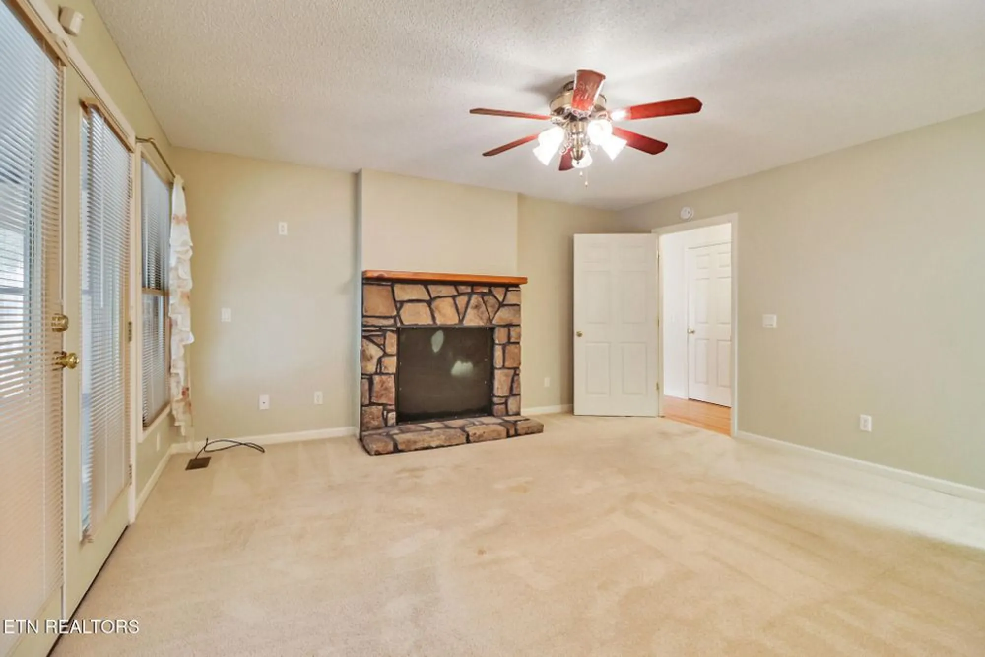 Property Slideshow image 22 of 54 | 104 flossmoor cir, Crossville, TN, 38558