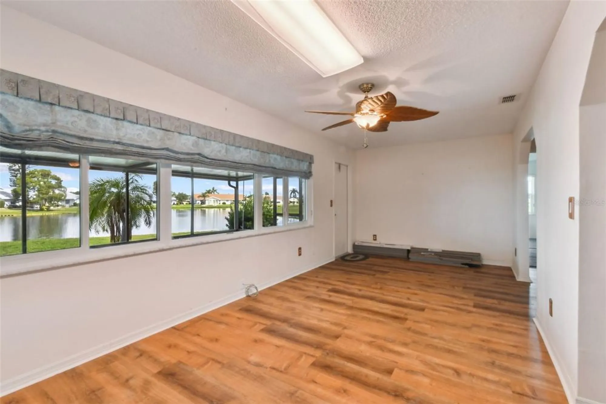 Property Slideshow image 16 of 28 | 912 e del webb blvd, Sun City Center, FL, 33573