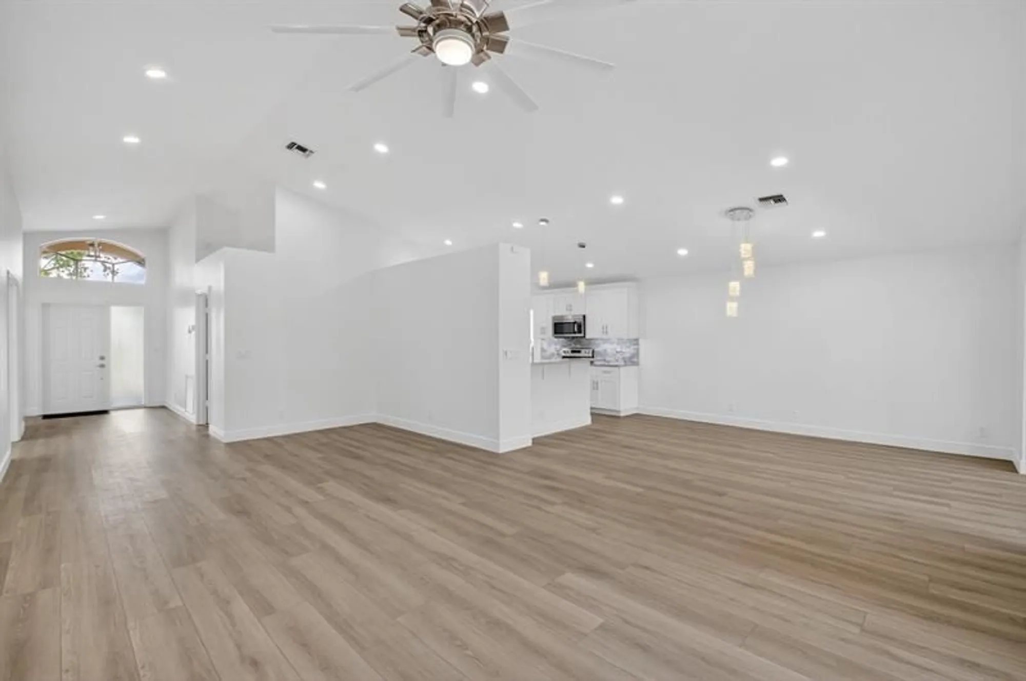 Property Slideshow image 8 of 62 | 5891 royal isles blvd, Boynton Beach, FL, 33437