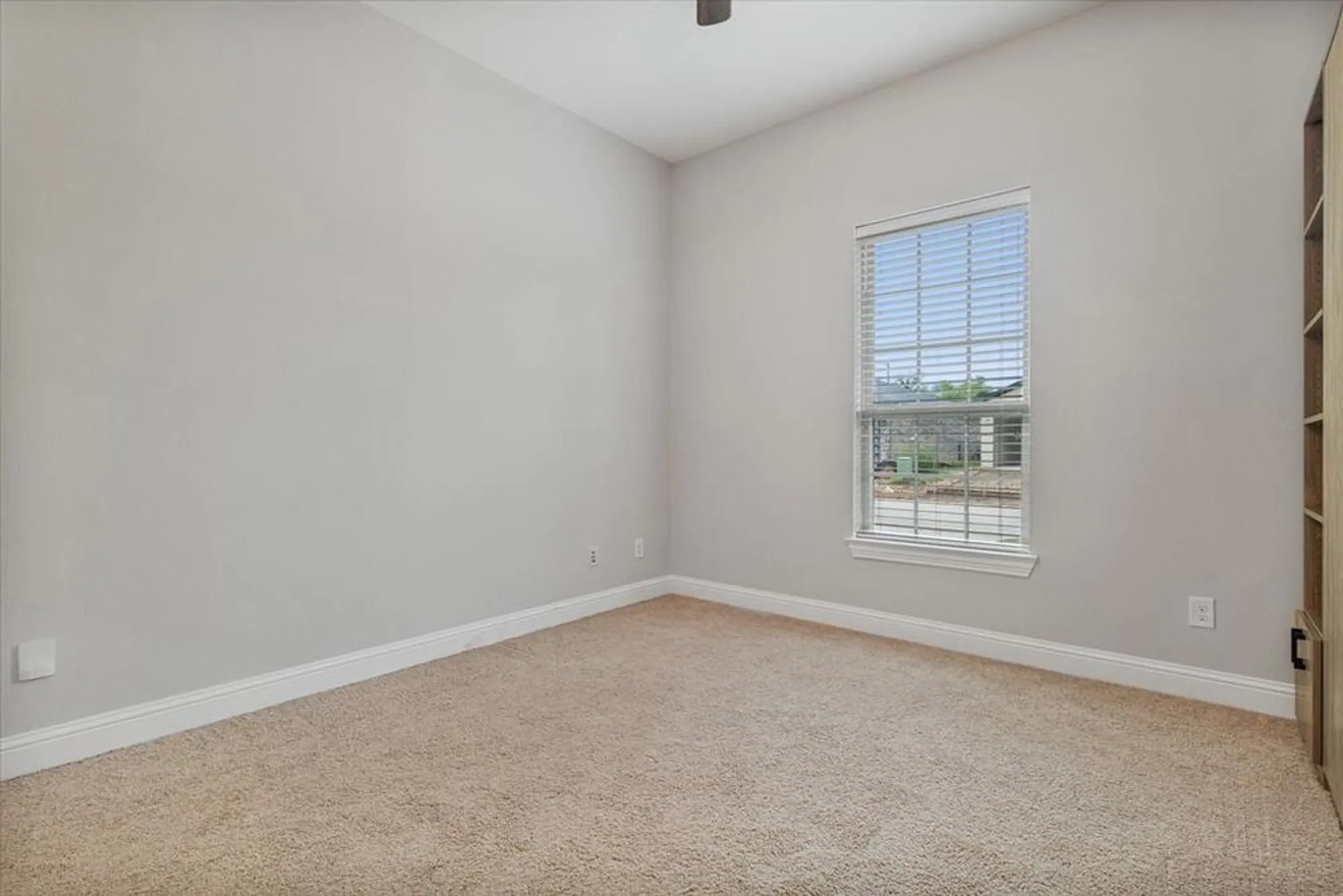 Property Slideshow image 19 of 28 | 3701 creek view dr, Mckinney, TX, 75071