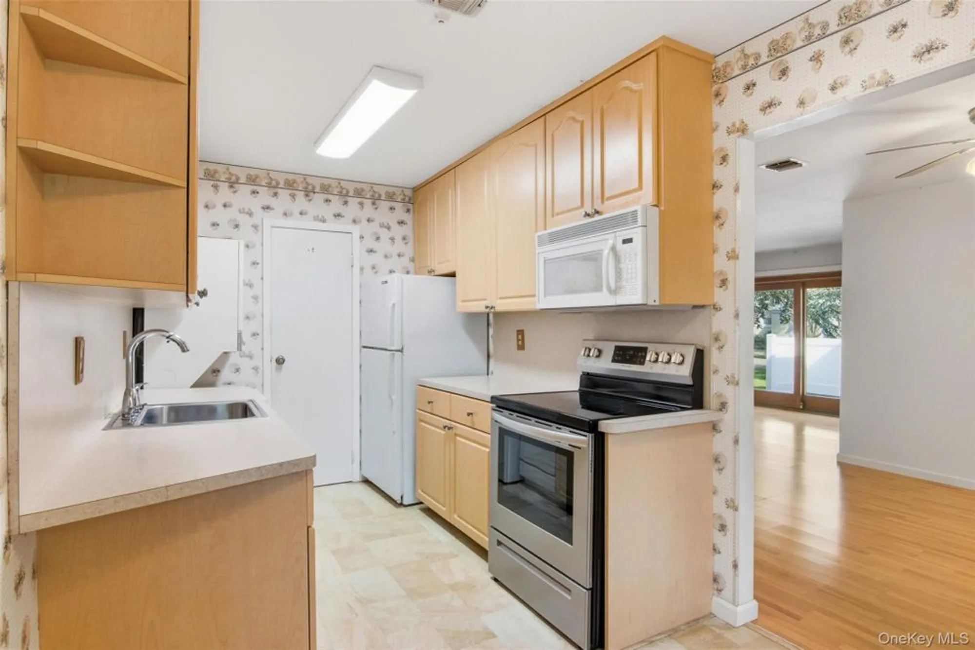 Property Slideshow image 13 of 24 | 607 cabot ct 607, Smithtown, NY, 11780