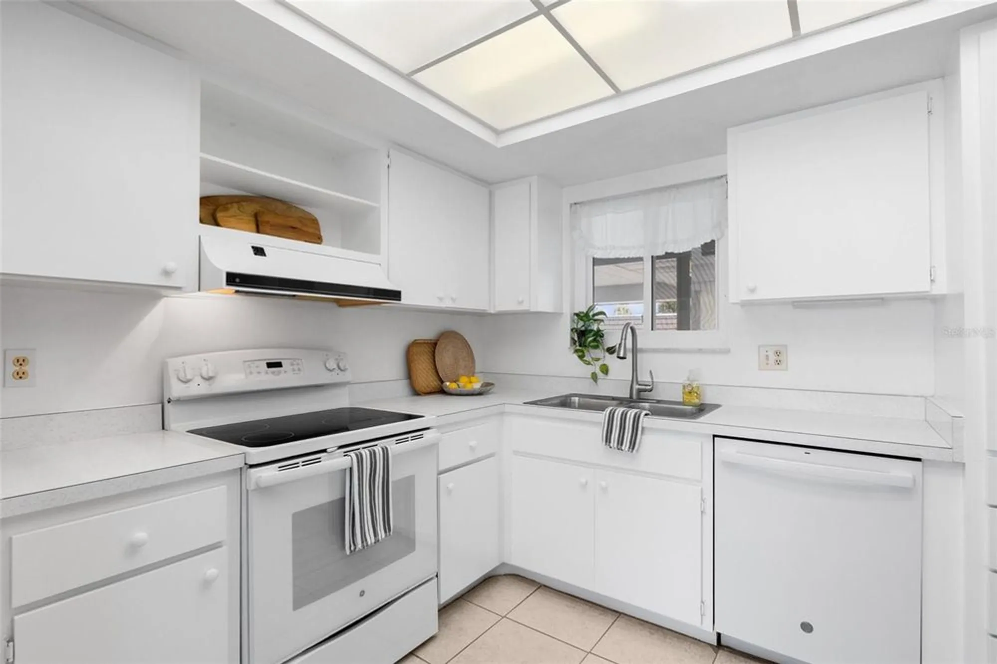 Property Slideshow image 12 of 42 | 3952 ashwood ln 37, Sarasota, FL, 34232