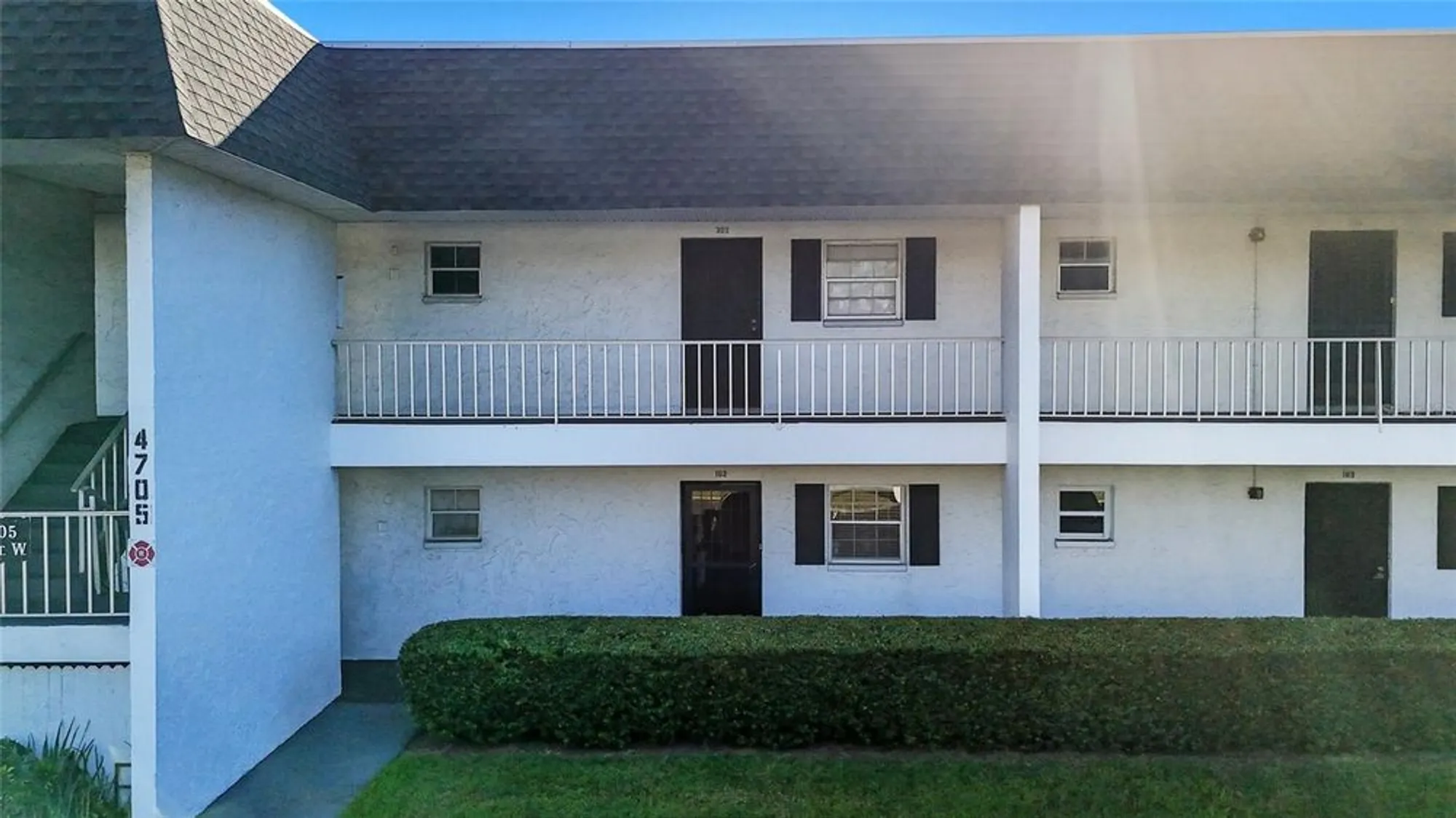 Property Slideshow image 3 of 25 | 4705 5th st w apt 302, Bradenton, FL, 34207