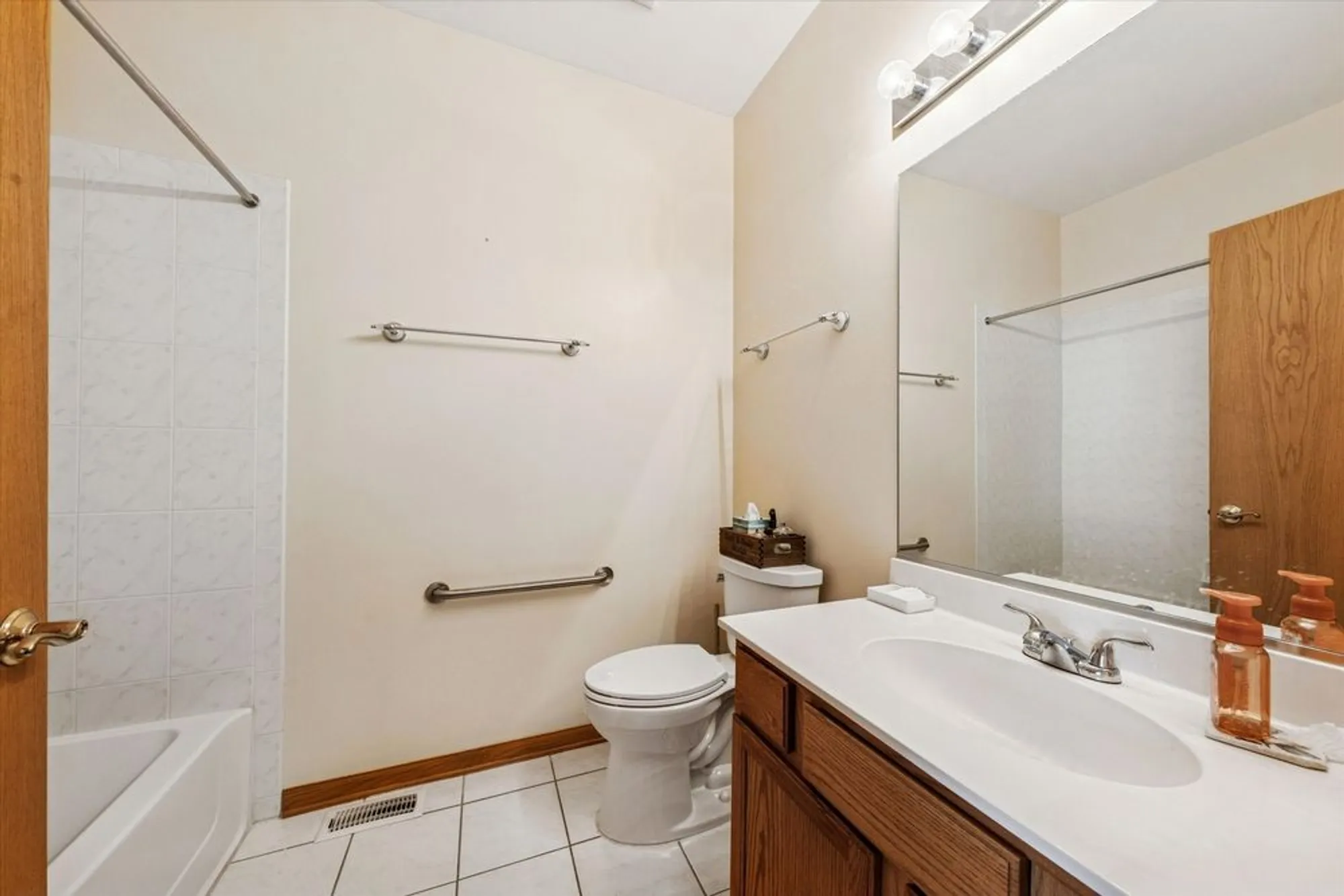 Property Slideshow image 13 of 14 | 13232 s bayberry ln, Plainfield, IL, 60544