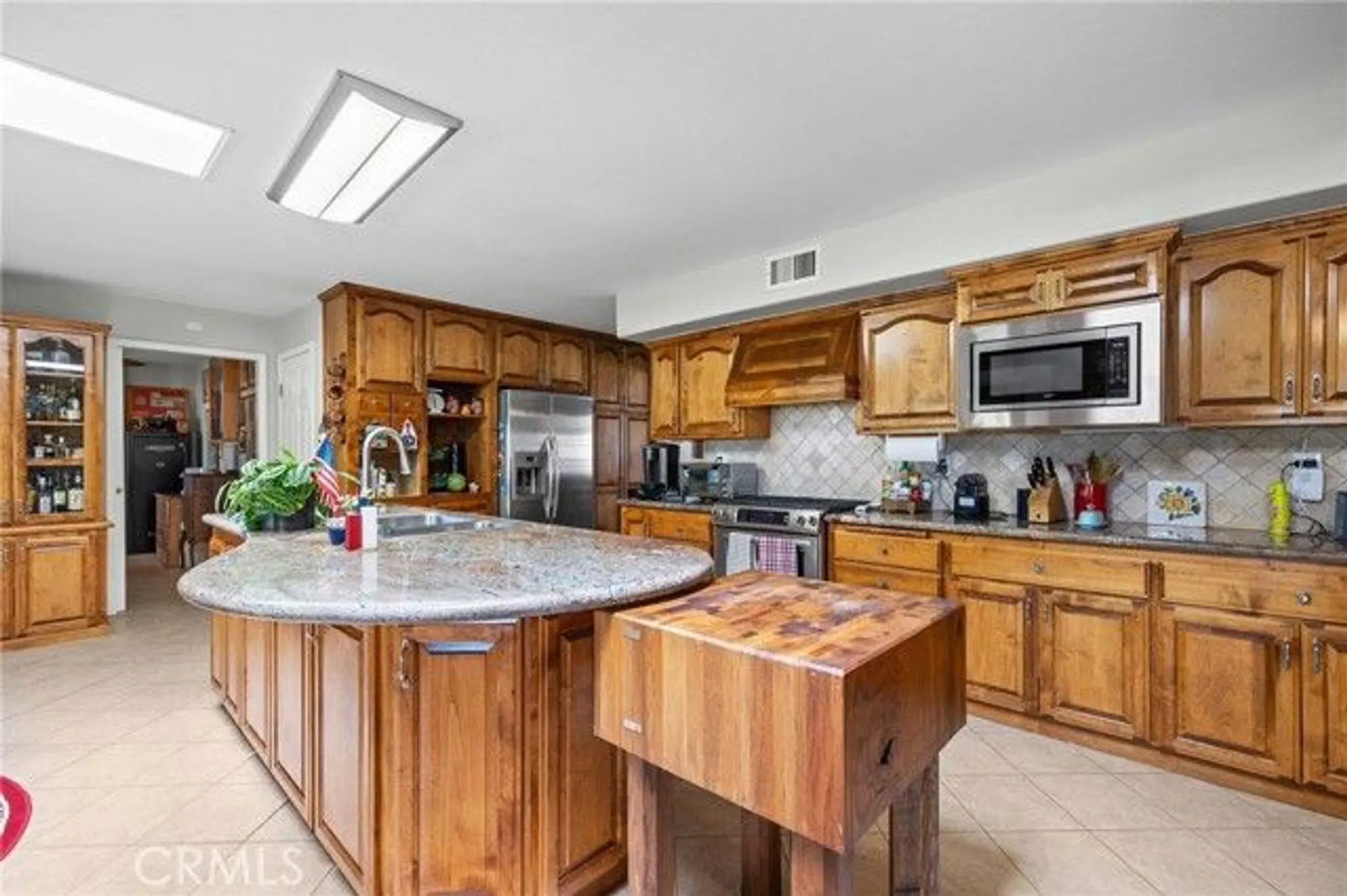 Property Slideshow image 15 of 48 | 704 river oaks dr, Bakersfield, CA, 93309