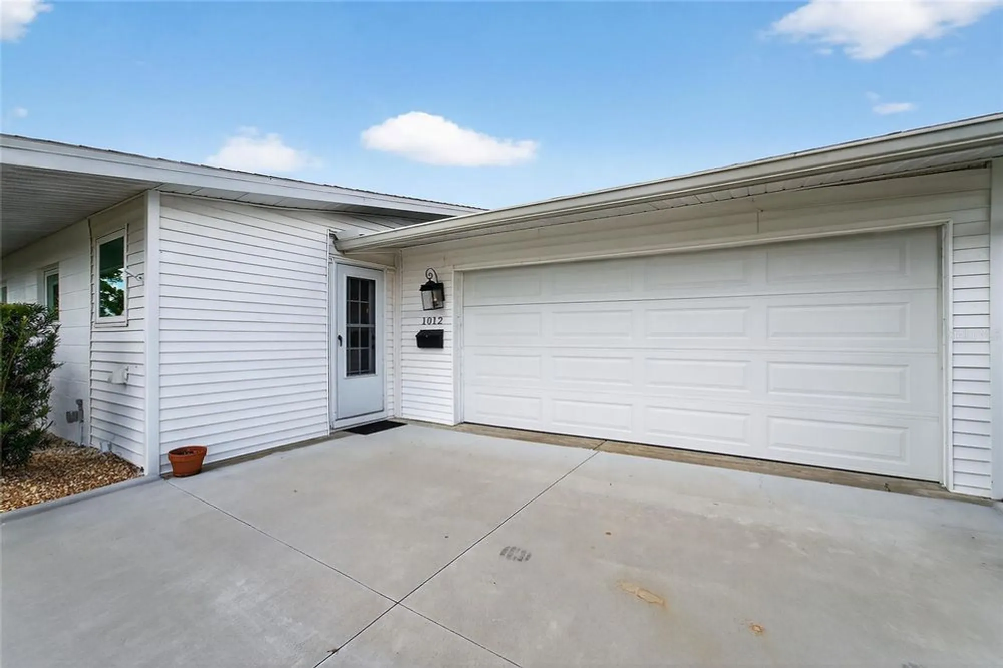 Property Slideshow image 7 of 68 | 1012 augusta dr, Sun City Center, FL, 33573