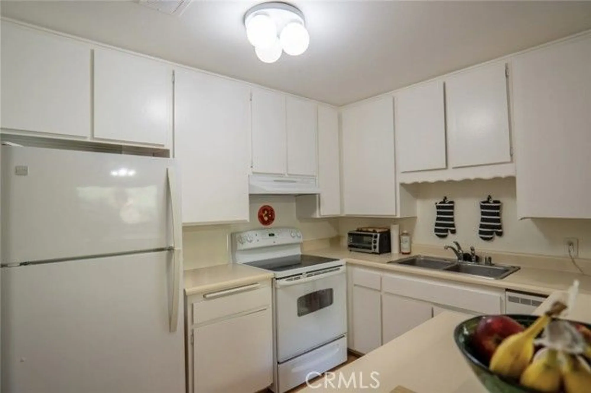 Property Slideshow image 10 of 28 | 327 chestnut hill ct 22, Thousand Oaks, CA, 91360
