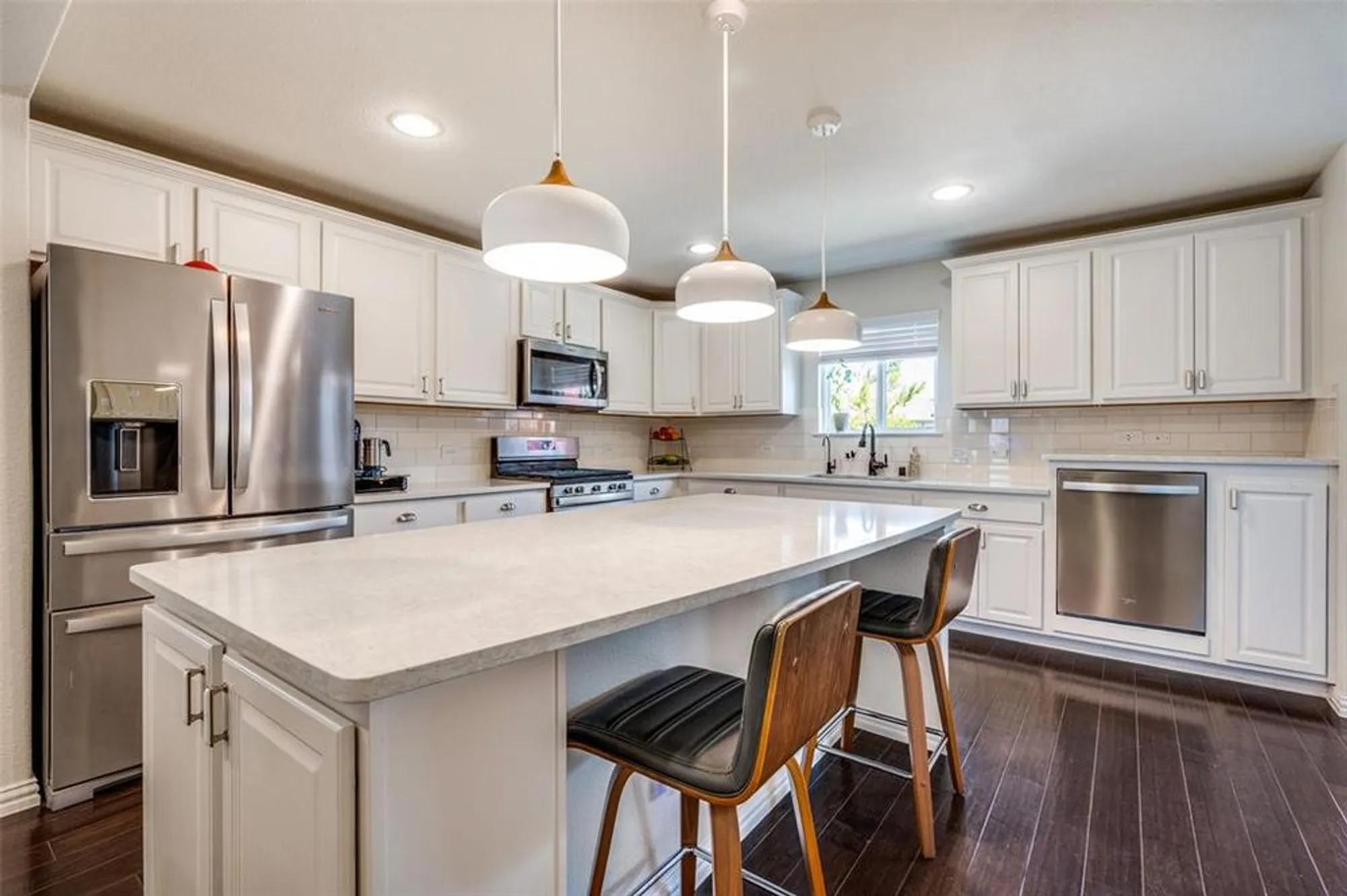 Property Slideshow image 5 of 33 | 2068 bentwater ln, Frisco, TX, 75036