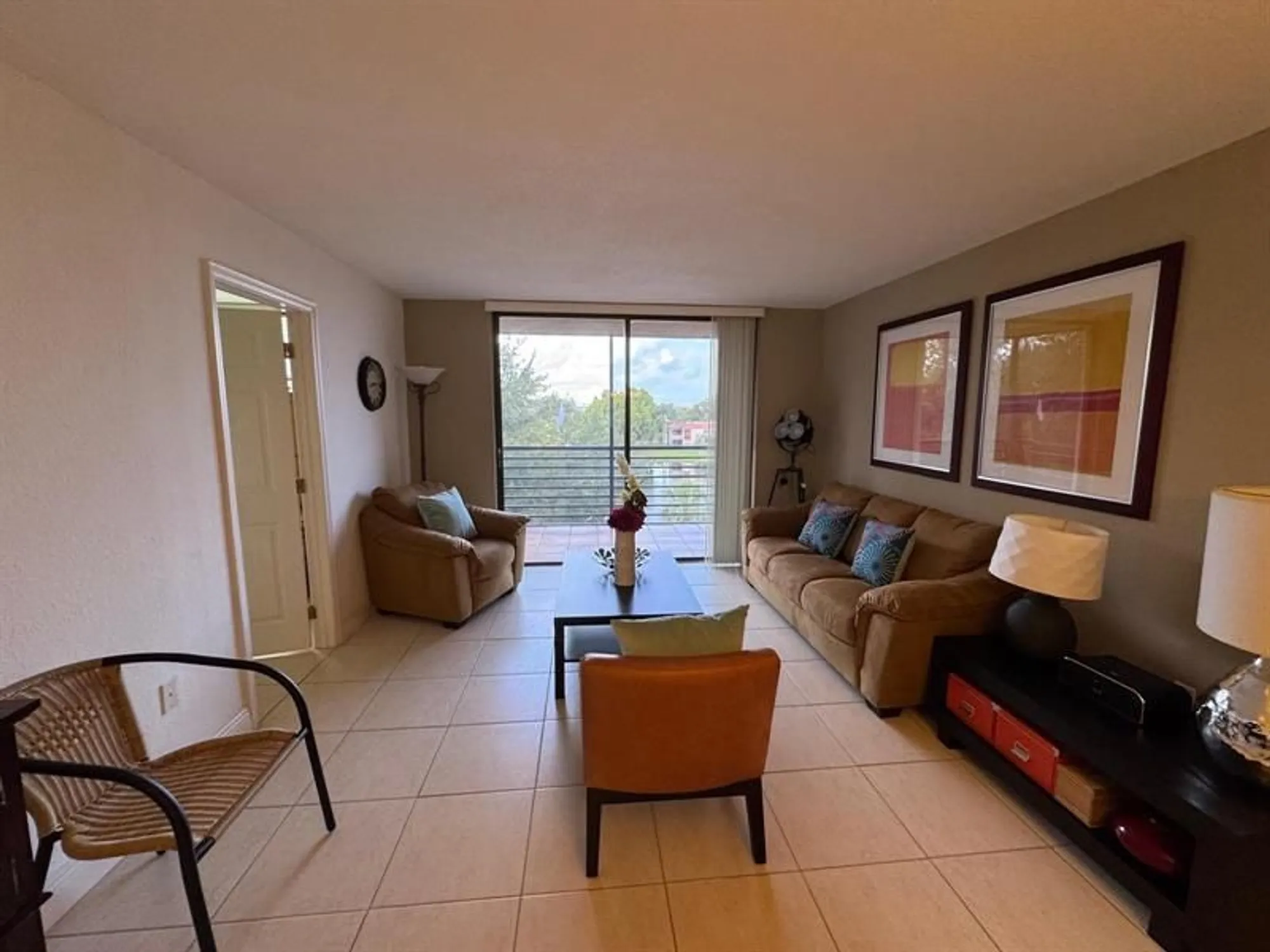 Property Slideshow image 9 of 60 | 900 colony point cir 407, Pembroke Pines, FL, 33026