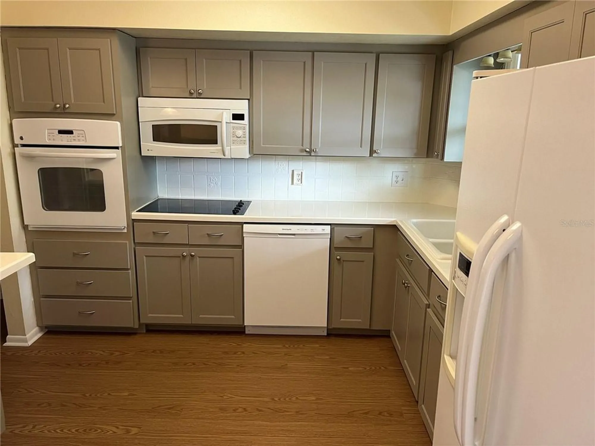 Property Slideshow image 6 of 53 | 2410 franciscan dr 18, Clearwater, FL, 33763