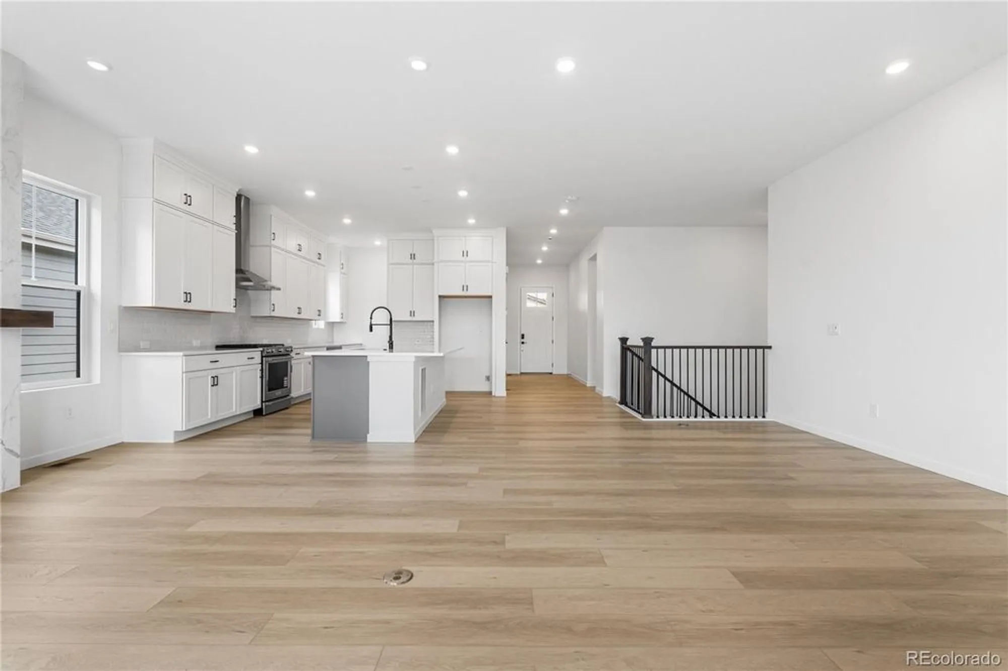 Property Slideshow image 4 of 29 | 11112 amber light cir, Littleton, CO, 80125