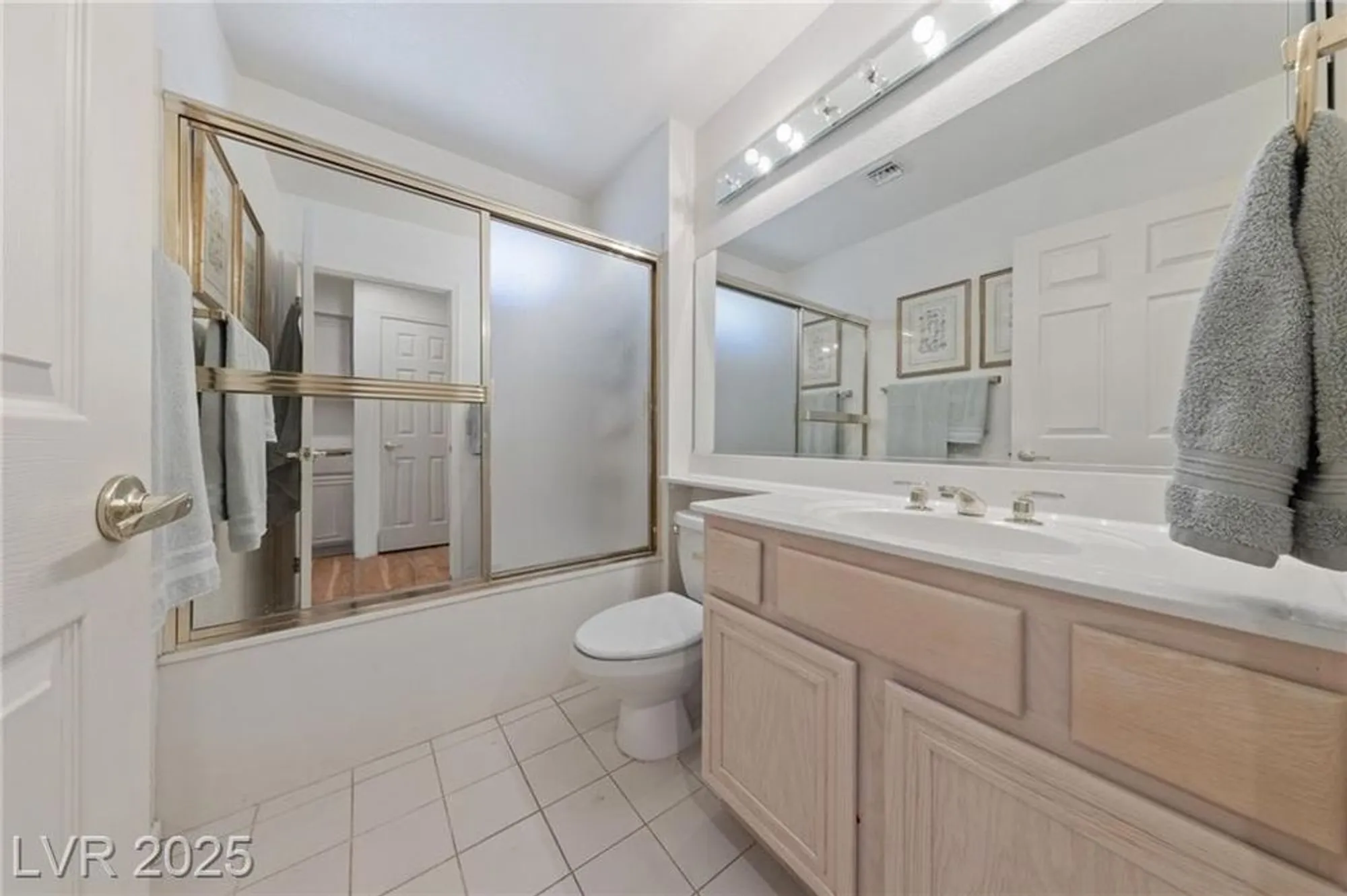 Property Slideshow image 25 of 72 | 2925 lotus hill dr, Las Vegas, NV, 89134