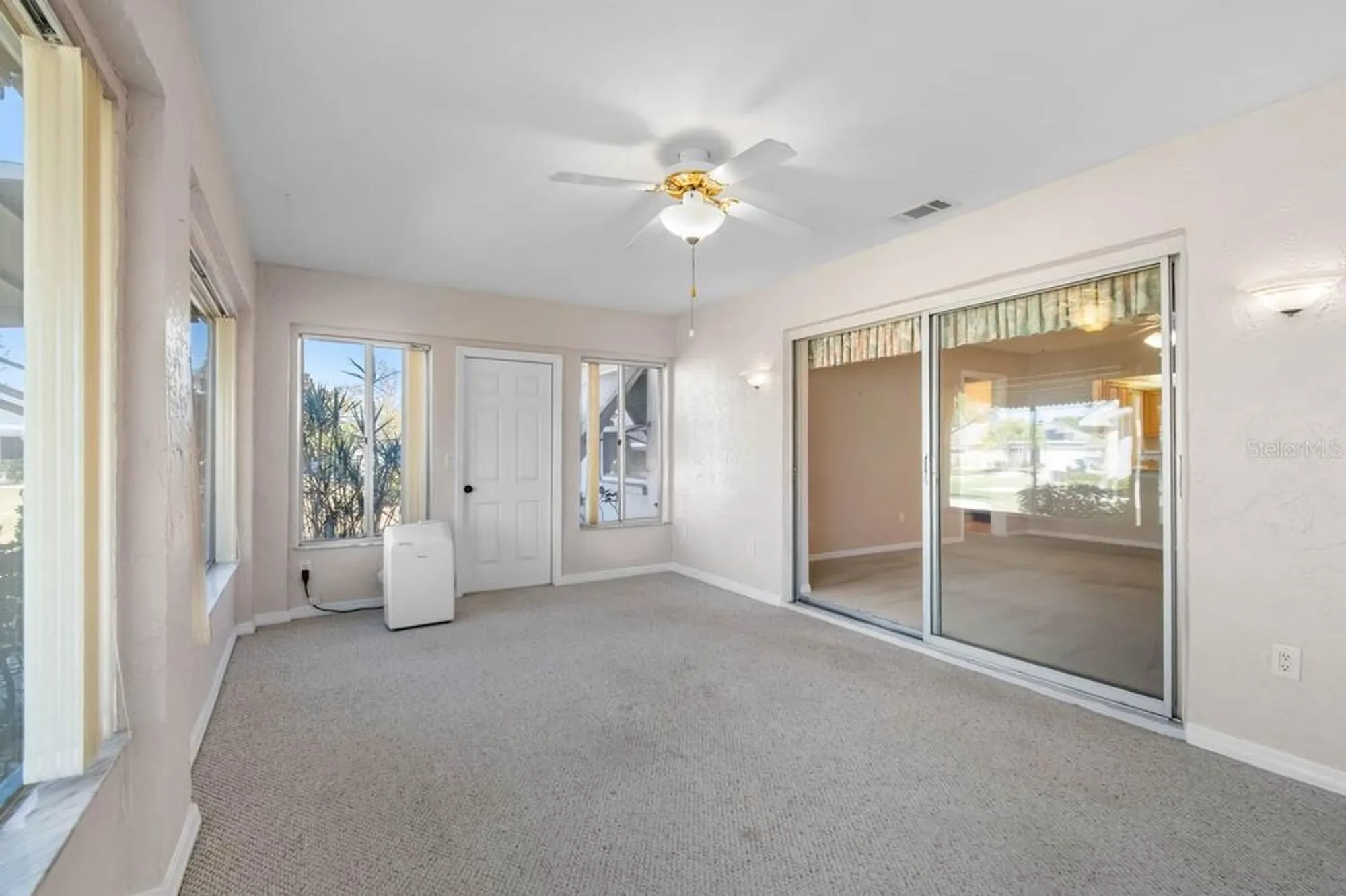 Property Slideshow image 19 of 24 | 910 bluewater dr, Sun City Center, FL, 33573