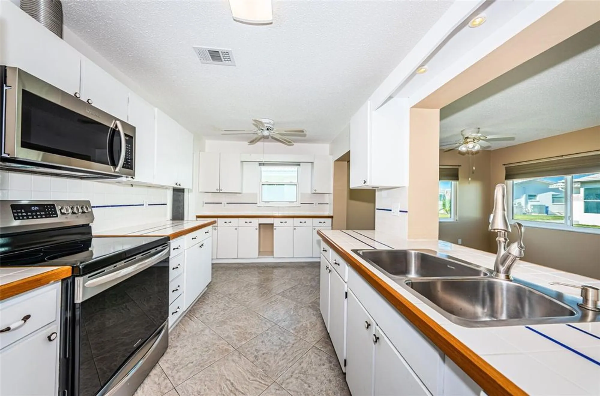 Property Slideshow image 11 of 62 | 3547 100th ter n, Pinellas Park, FL, 33782