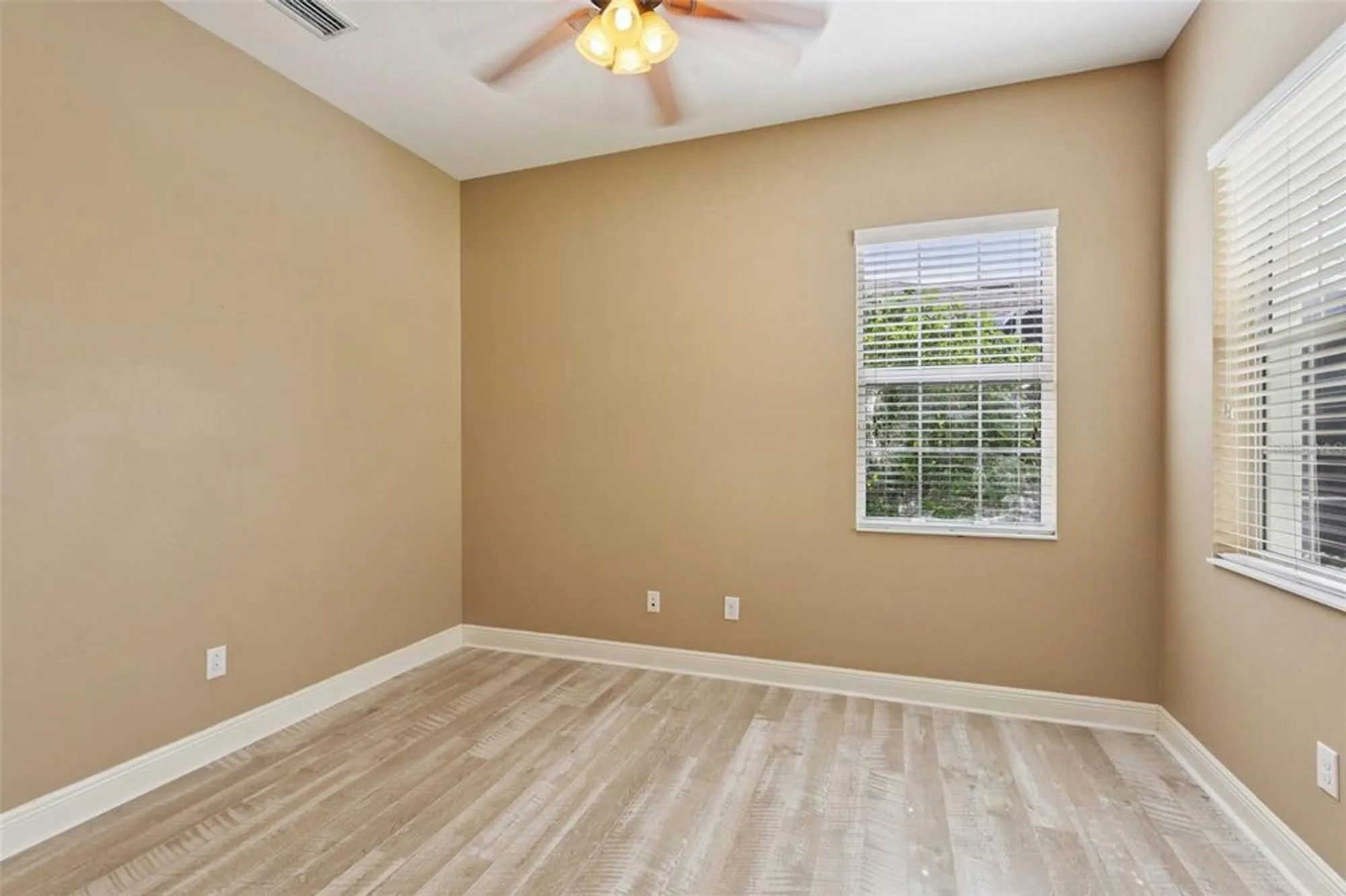 Property Slideshow image 16 of 35 | 221 sunset crest ct, Apollo Beach, FL, 33572