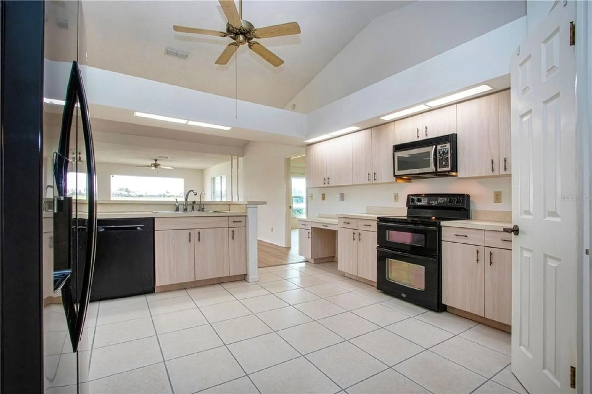 Property Slideshow image 23 of 60 | 2016 new bedford dr, Sun City Center, FL, 33573