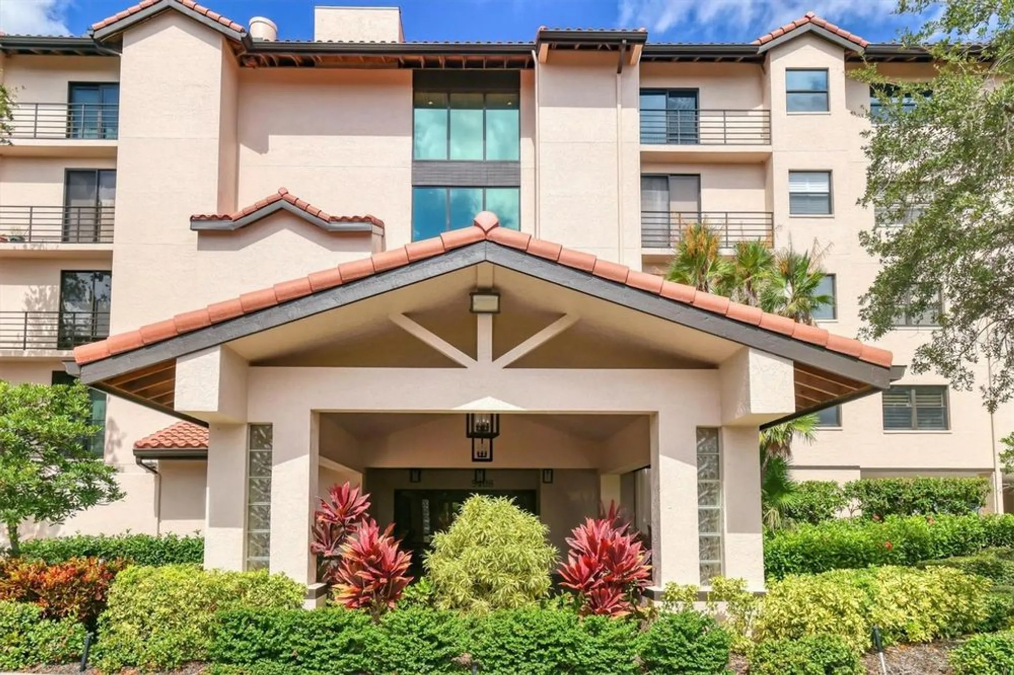 Property Slideshow image 4 of 51 | 5408 eagles point cir apt 102, Sarasota, FL, 34231