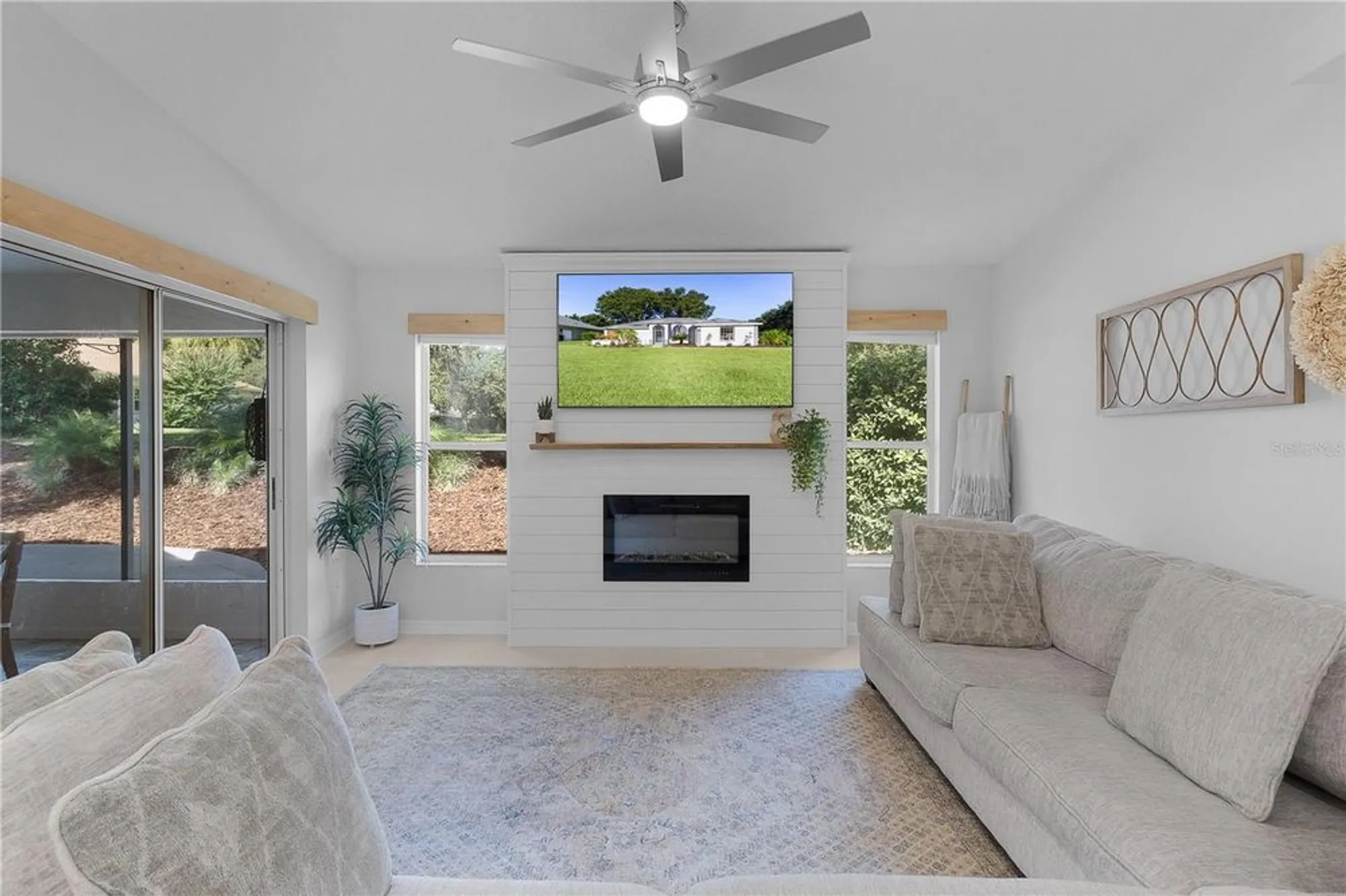 Property Slideshow image 22 of 86 | 5252 grove mnr, Lady Lake, FL, 32159