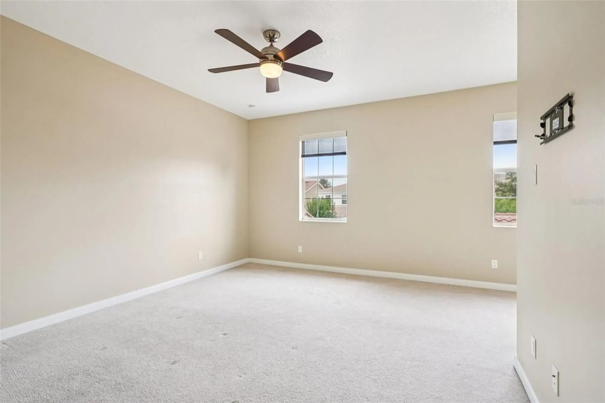 Property Slideshow image 32 of 59 | 8430 leatherleaf ln, Orlando, FL, 32827