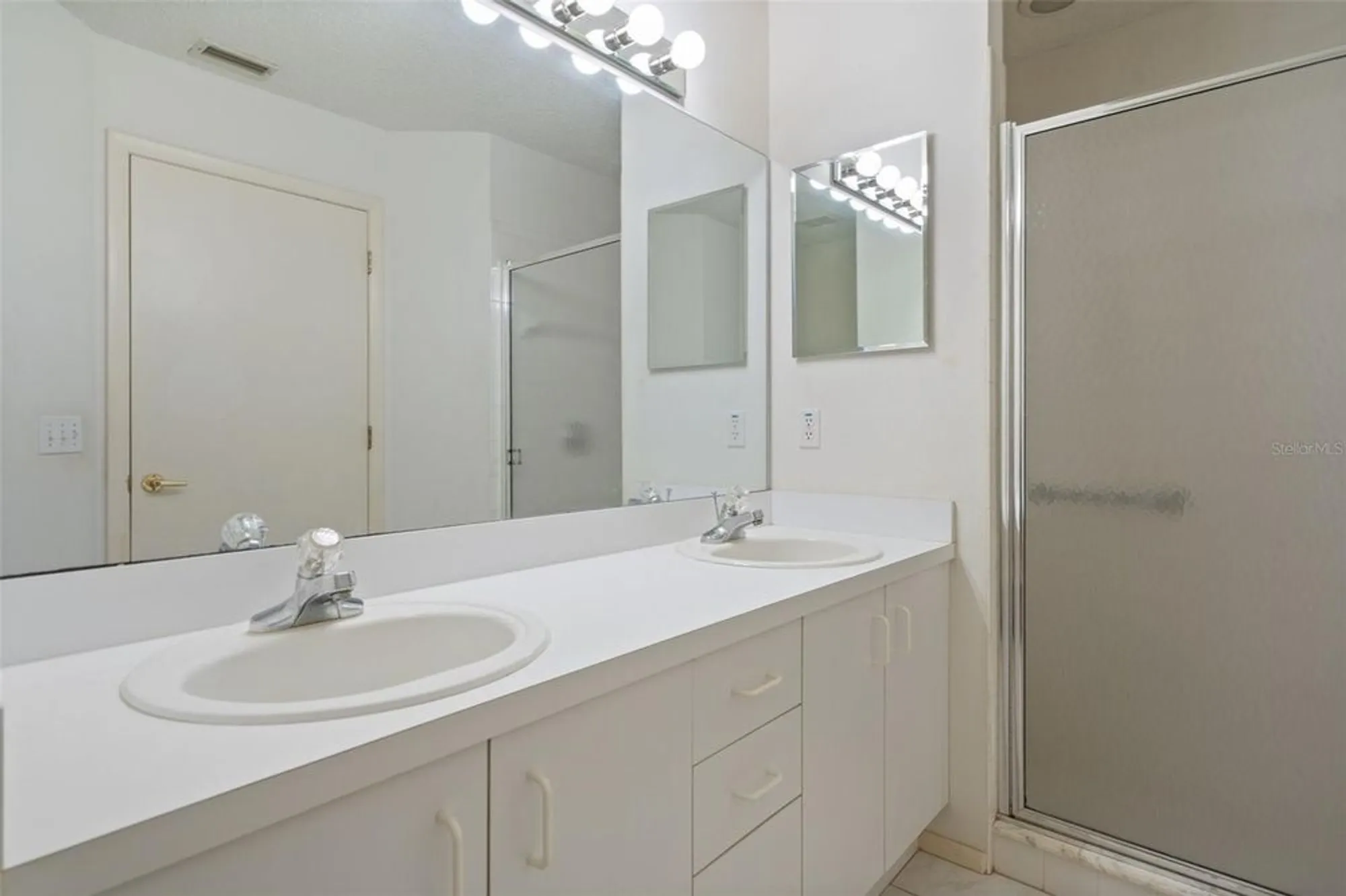 Property Slideshow image 14 of 36 | 2165 springmeadow dr, Spring Hill, FL, 34606